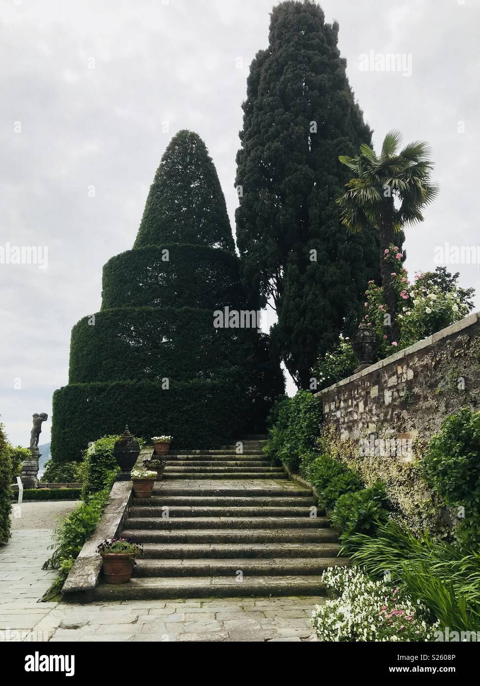 Les jardins du palais sur l'Isola Bella, une des îles Borromées de l'Italie. Banque D'Images