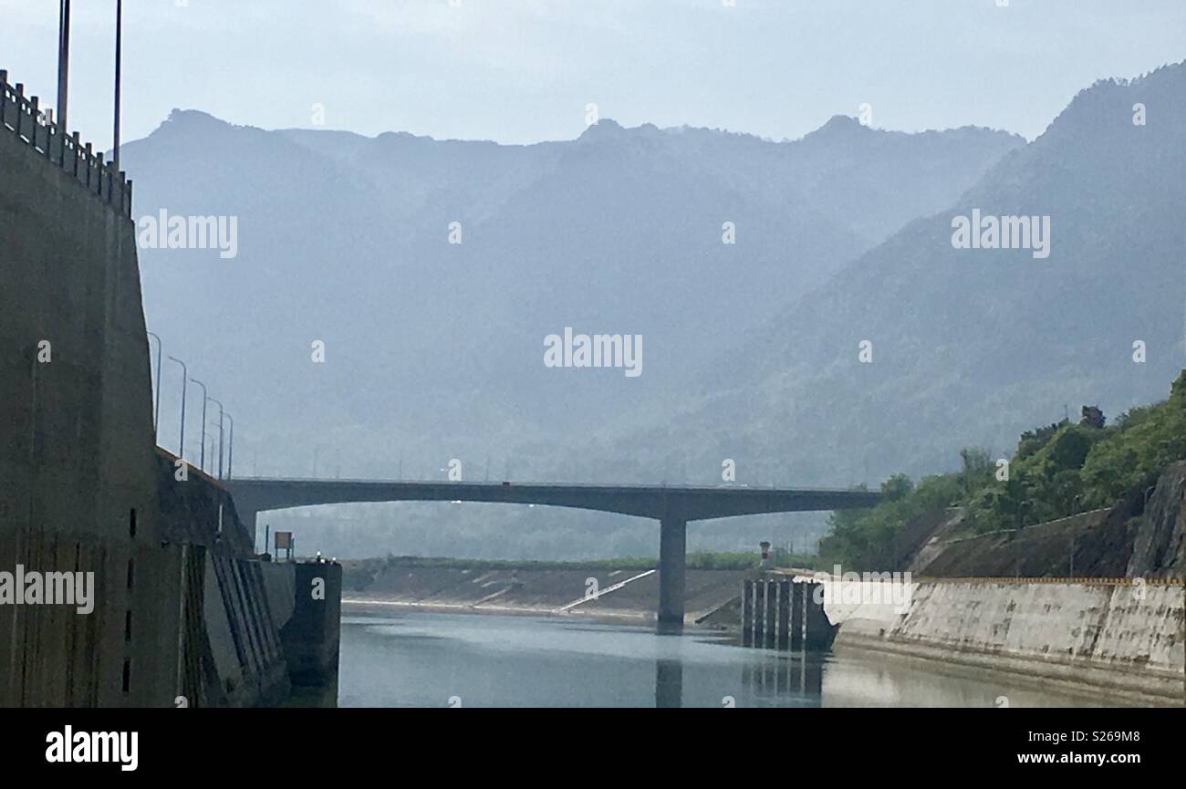 Barrage des trois Banque de photographies et d’images à haute résolution Alamy