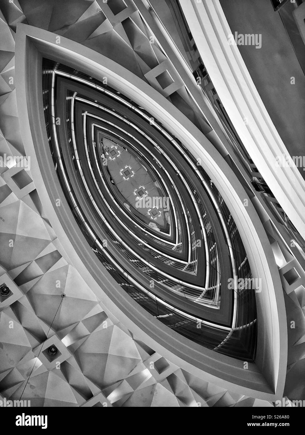 Abstrait architecture en noir et blanc - Image de stock capturée avec un smartphone