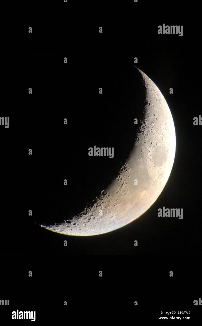 La Lune Reelle Prise Directement Avec L Iphone X De Regarder A