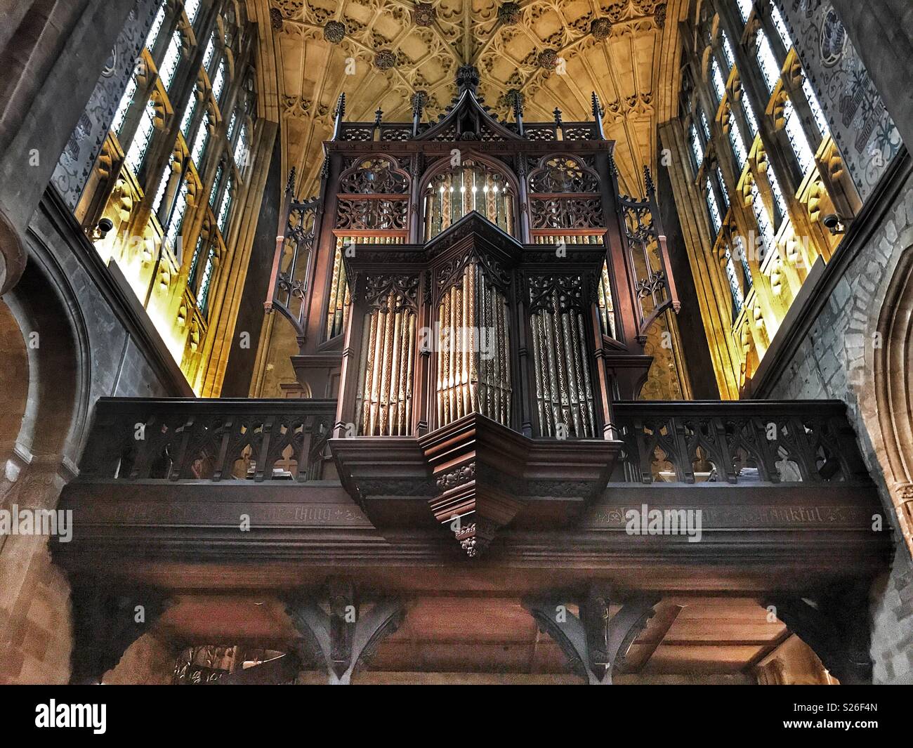 L'orgue dans la magnifique l'abbaye de Sherborne, Sherborne, Dorset, Angleterre - Image de stock capturée avec un smartphone