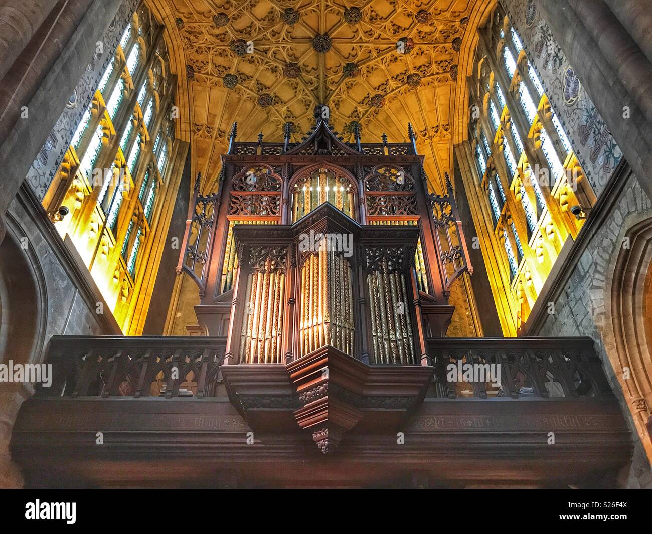 L'orgue dans la magnifique l'abbaye de Sherborne, Sherborne, Dorset, Angleterre - Image de stock capturée avec un smartphone