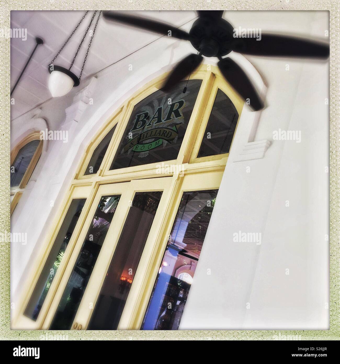La véranda du bar et salle de billard, le Raffles Hotel, Singapore - Image de stock capturée avec un smartphone