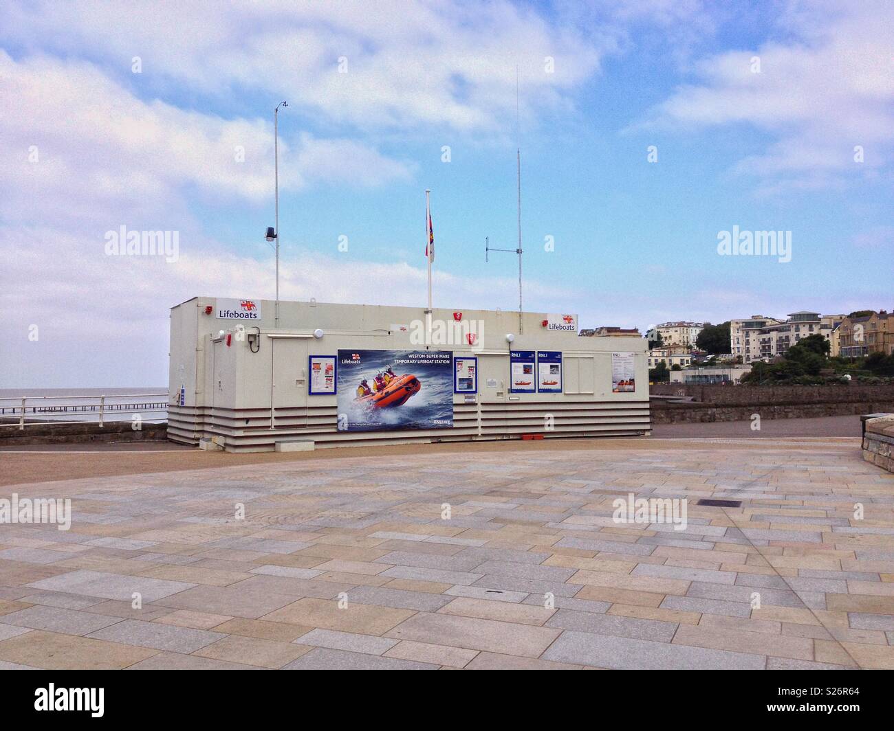 La station de sauvetage à Weston-super-Mare, Royaume-Uni. C'est une structure temporaire qui a été installé lors de l'Embarcadère Birnbeck, le site de la station d'origine, est devenu dangereux. - Image de stock capturée avec un smartphone