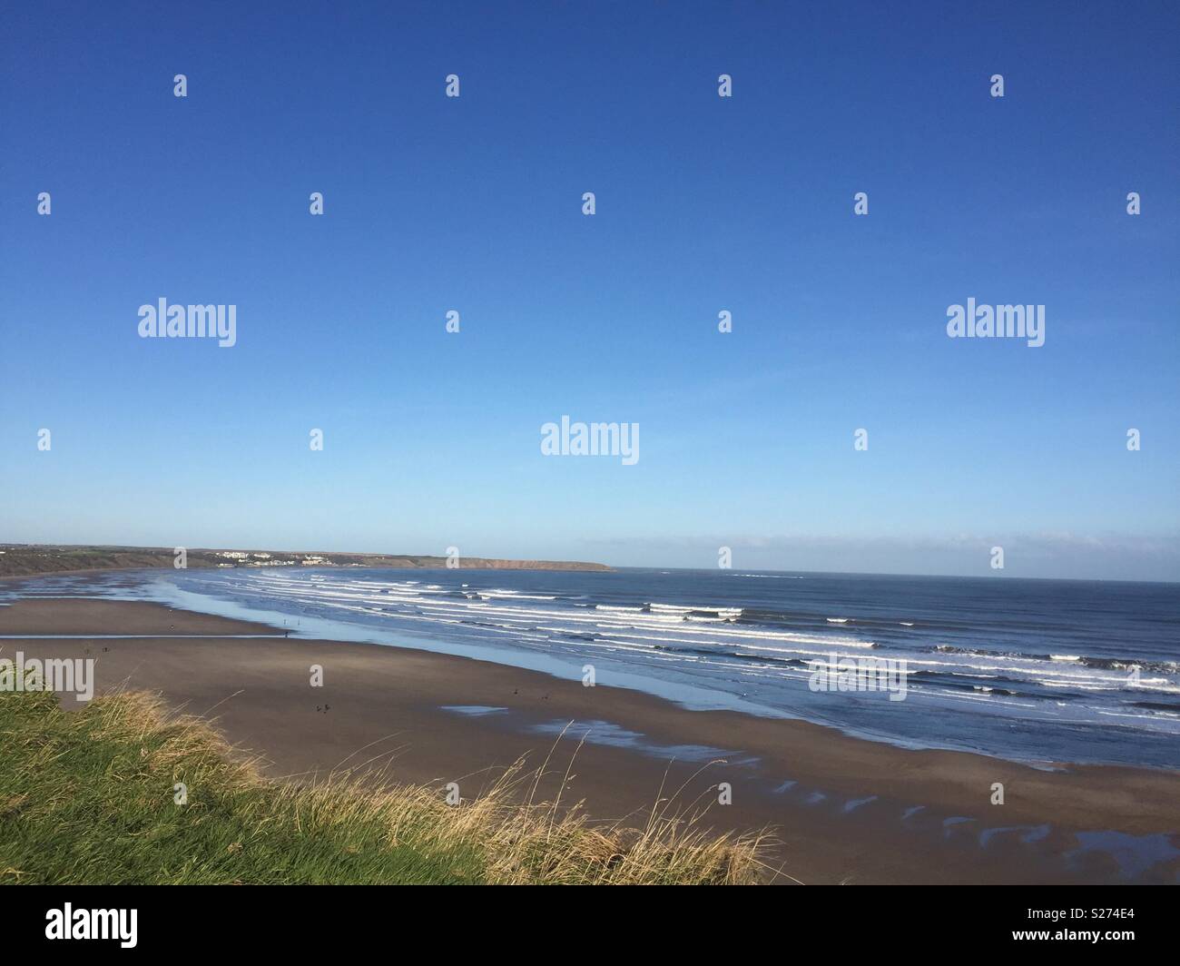 Plage déserte à Reighton. Côte Est, East Yorkshire, Angleterre, Royaume-Uni. Banque D'Images