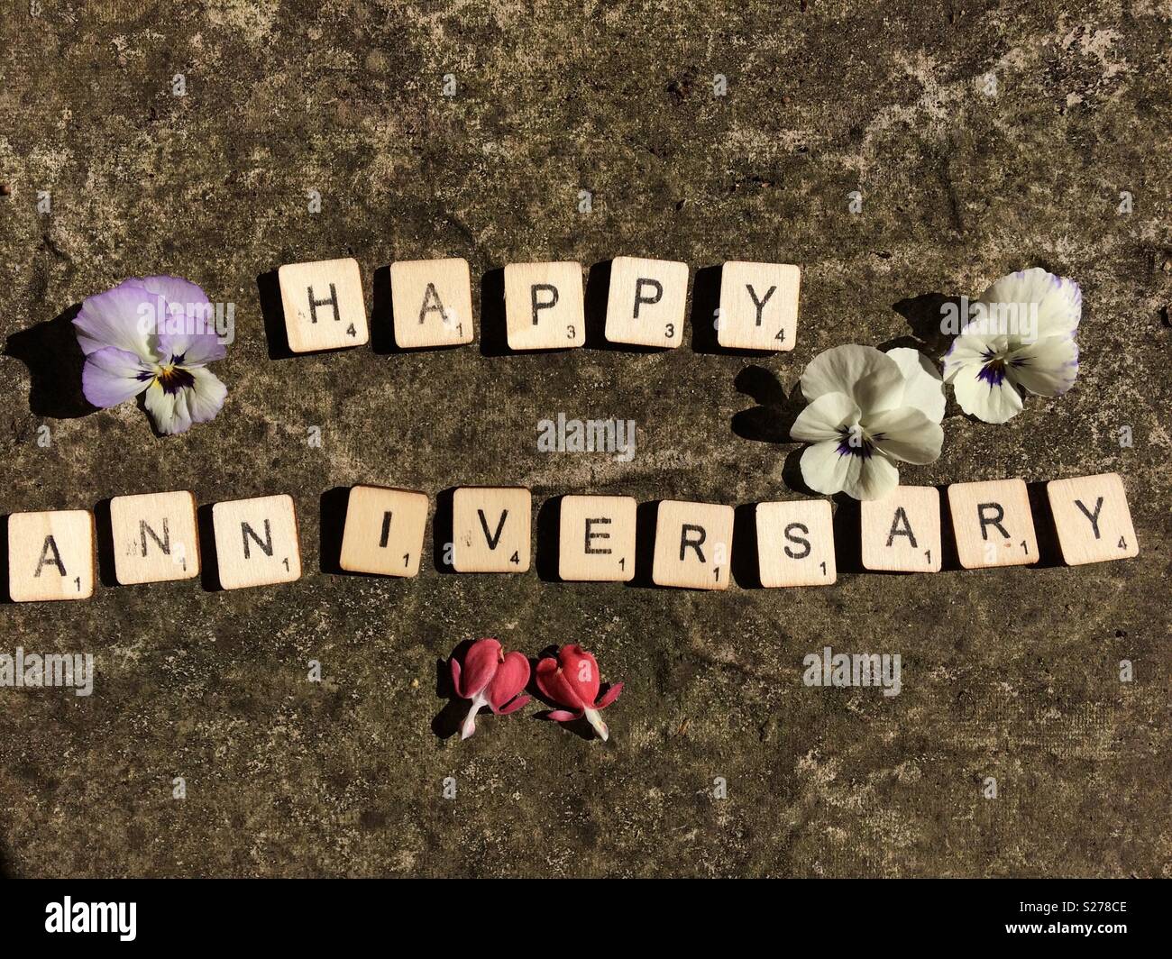 Joyeux Anniversaire Photo Stock Alamy Joyeux Anniversaire Photo Stock Alamy