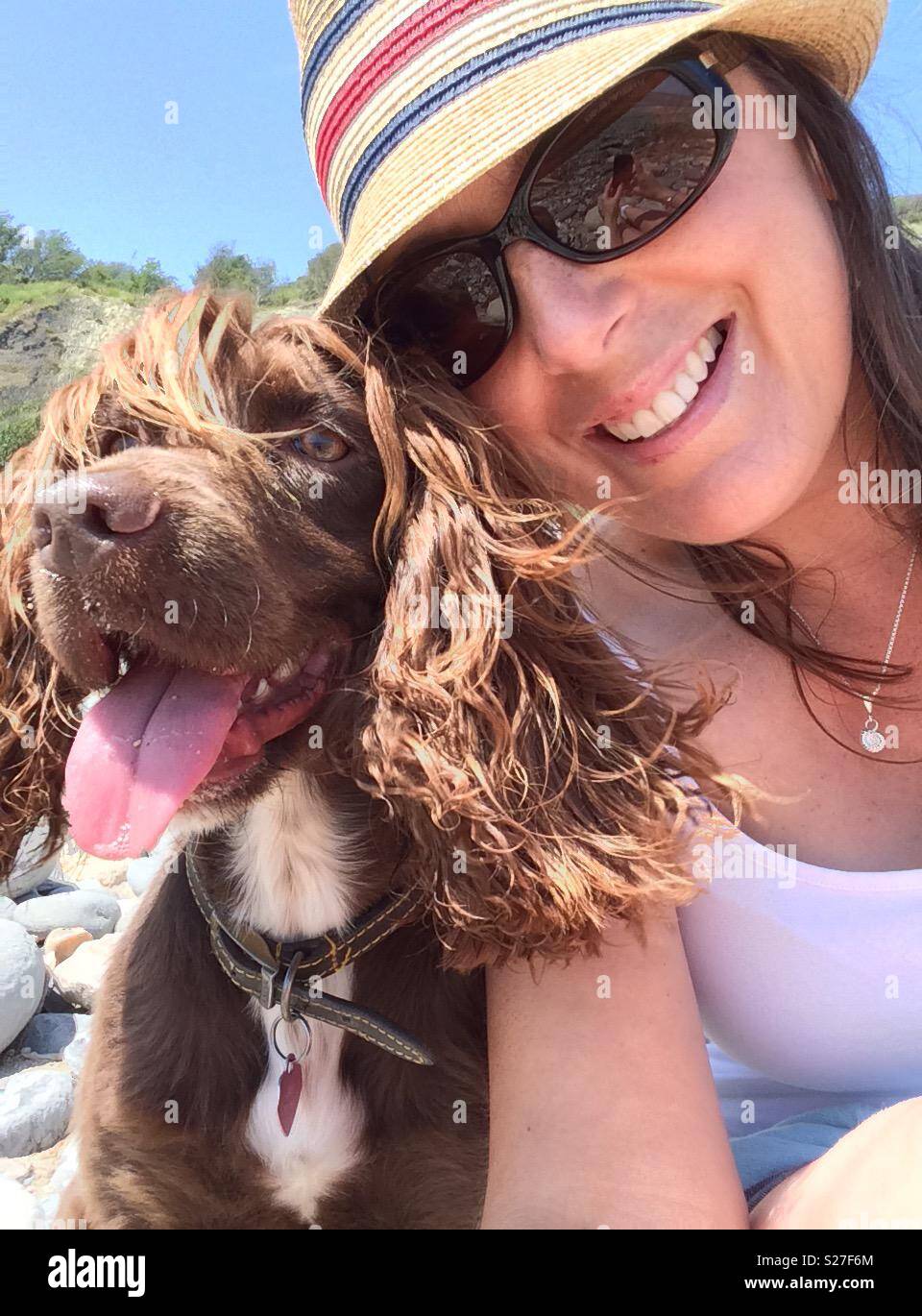 Bonnes vacances avec chien - Image de stock capturée avec un smartphone