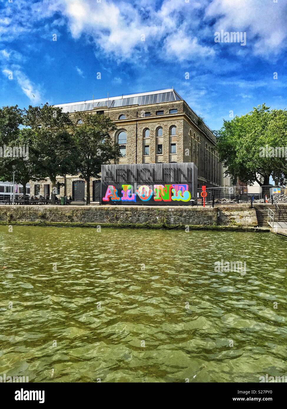 L'Arnolfini Arts Centre à Bristol, Royaume-Uni - Image de stock capturée avec un smartphone