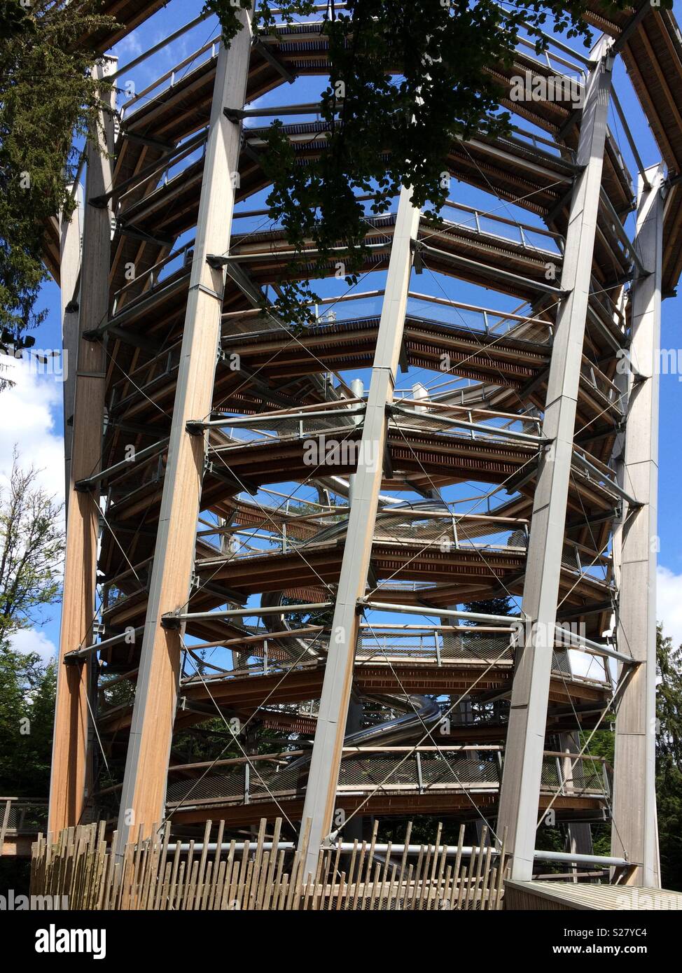 Le Schwarzwald Baumwipfelpfad et glisser tour à Bad Wildbad, Forêt Noire, Allemagne Banque D'Images