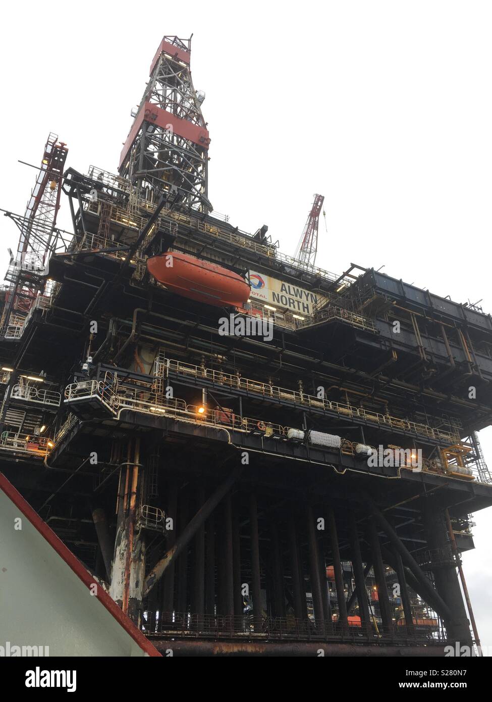 Total oil platform Banque de photographies et d’images à haute ...