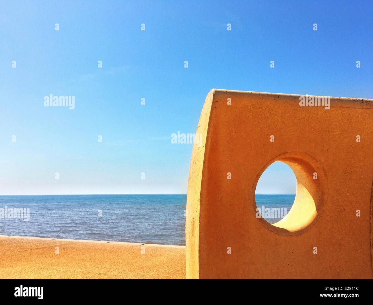 Sculpture de la mer et du ciel abstrait sur Cleveleys promenade. Banque D'Images