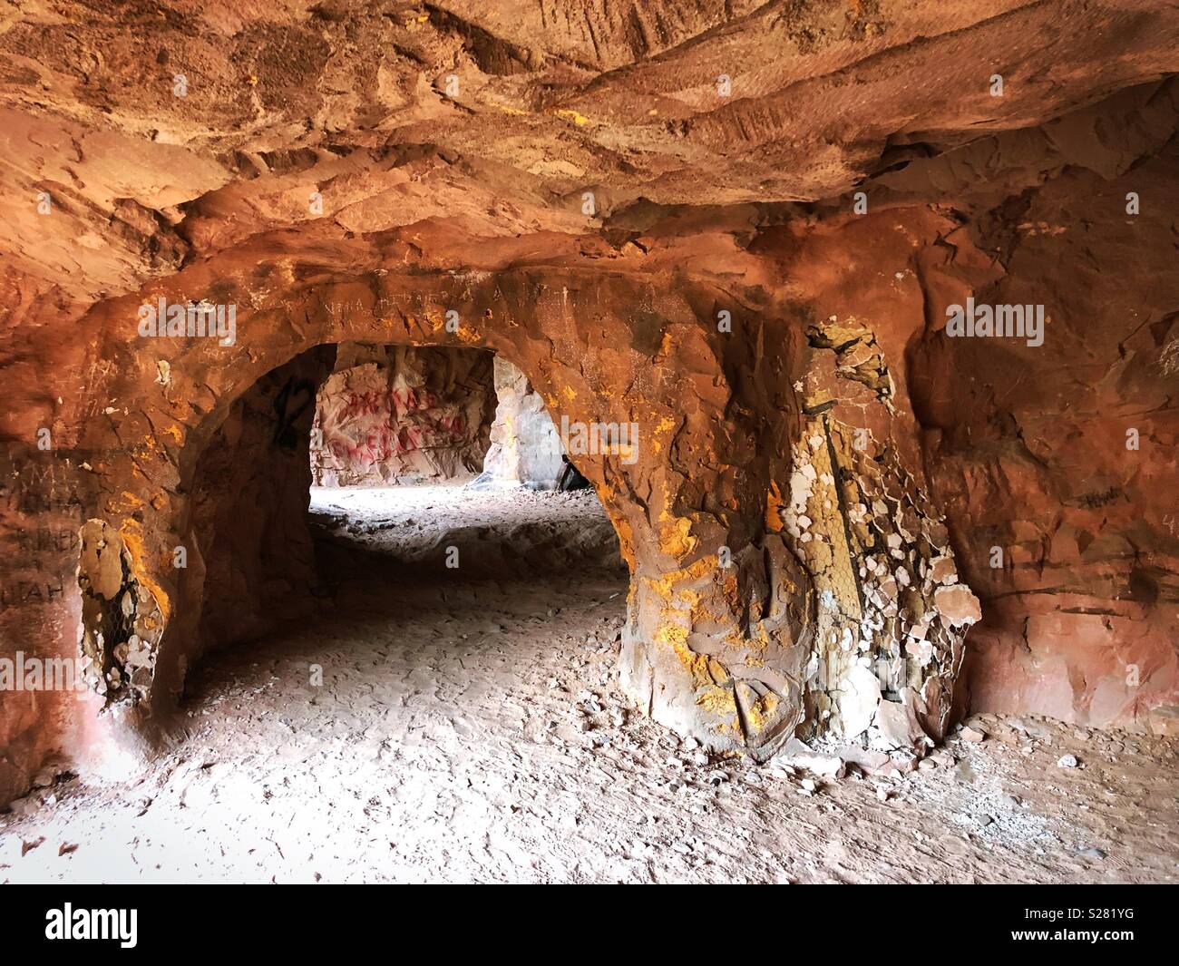 Cave - Image de stock capturée avec un smartphone