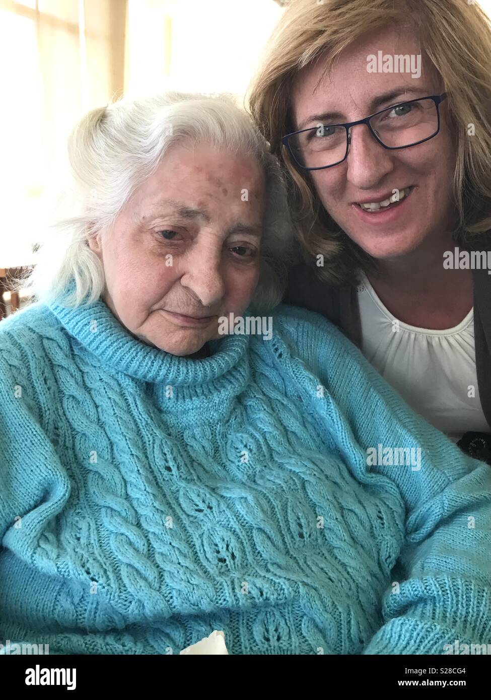 Femme mature et vieille dame. Banque D'Images