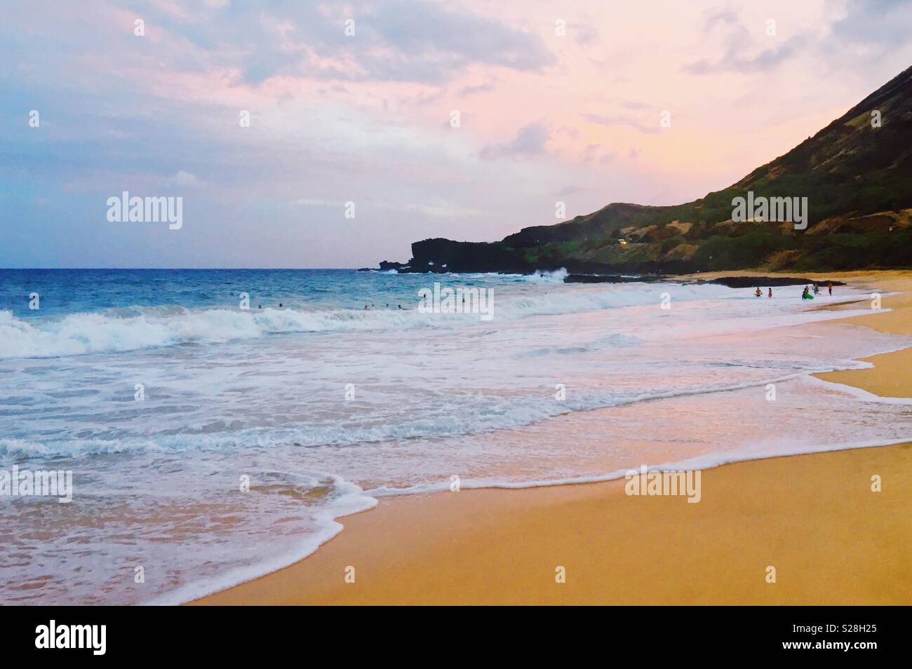 Plage de sable fin, Oahu, Hawaii. Juillet 2018. - Image de stock capturée avec un smartphone