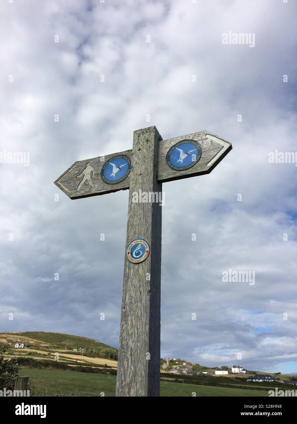 Anglesey Coastal Path signer, au nord du Pays de Galles, Royaume-Uni Banque D'Images