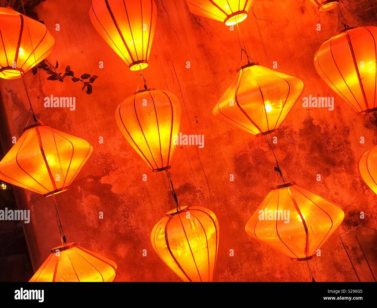 Lanternes rouges à Hoi An Vietnam - Image de stock capturée avec un smartphone