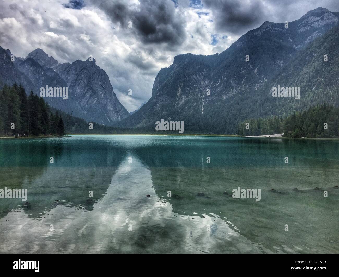 Lac Dobbiaco, Italie. Banque D'Images