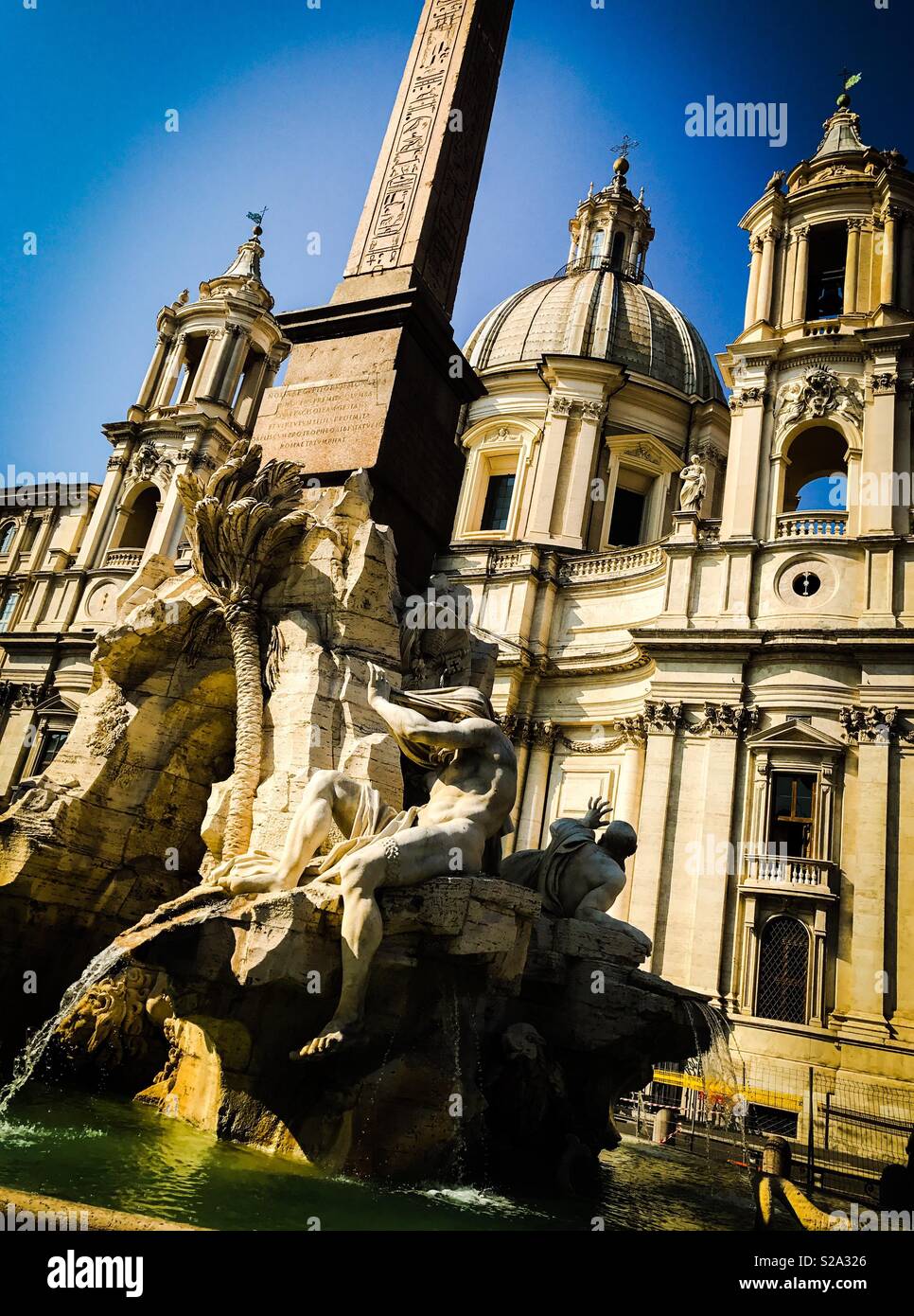 Fontaine des Quatre Fleuves, Rome - Image de stock capturée avec un smartphone