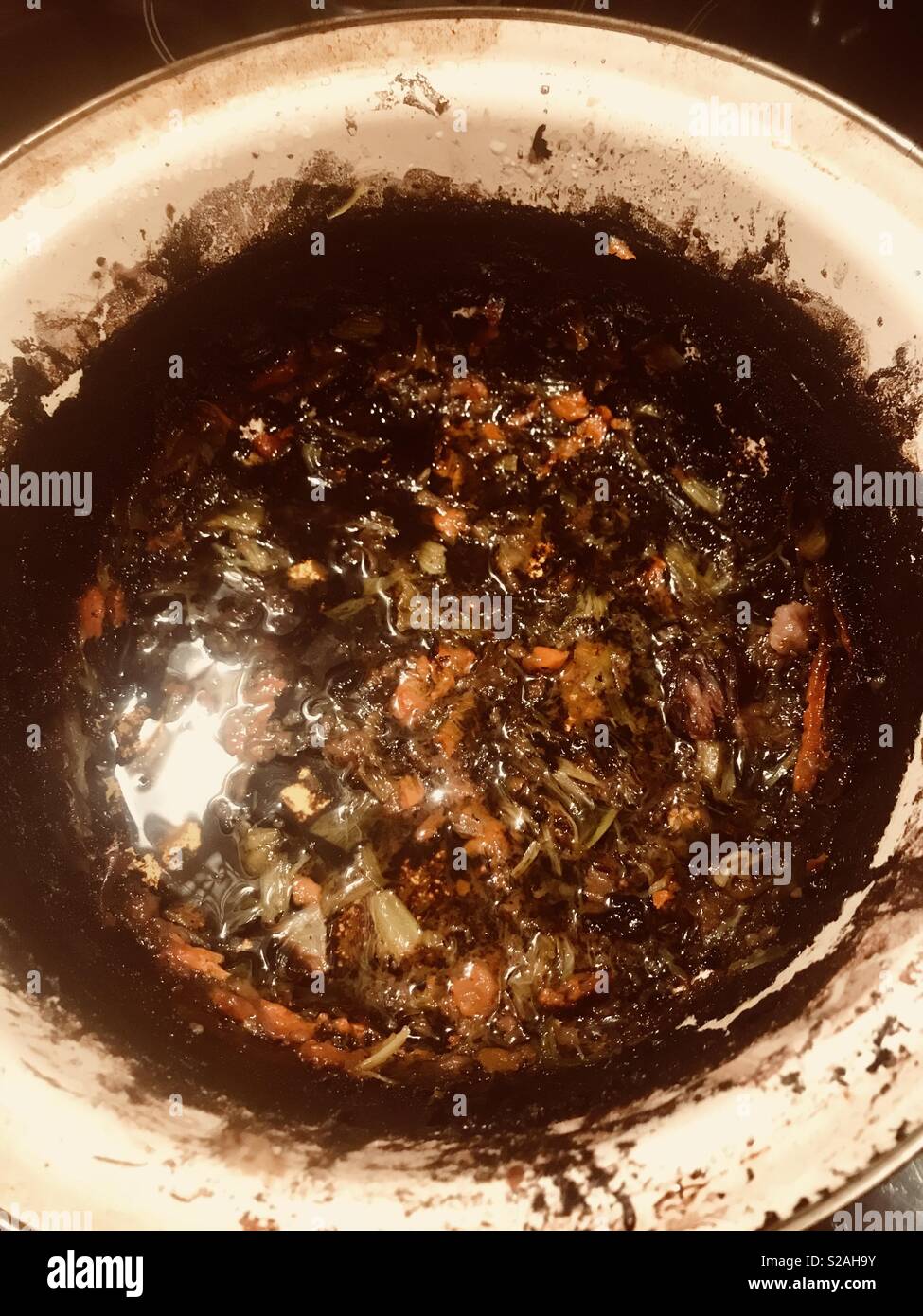 Pot de légumes brûlés Banque D'Images