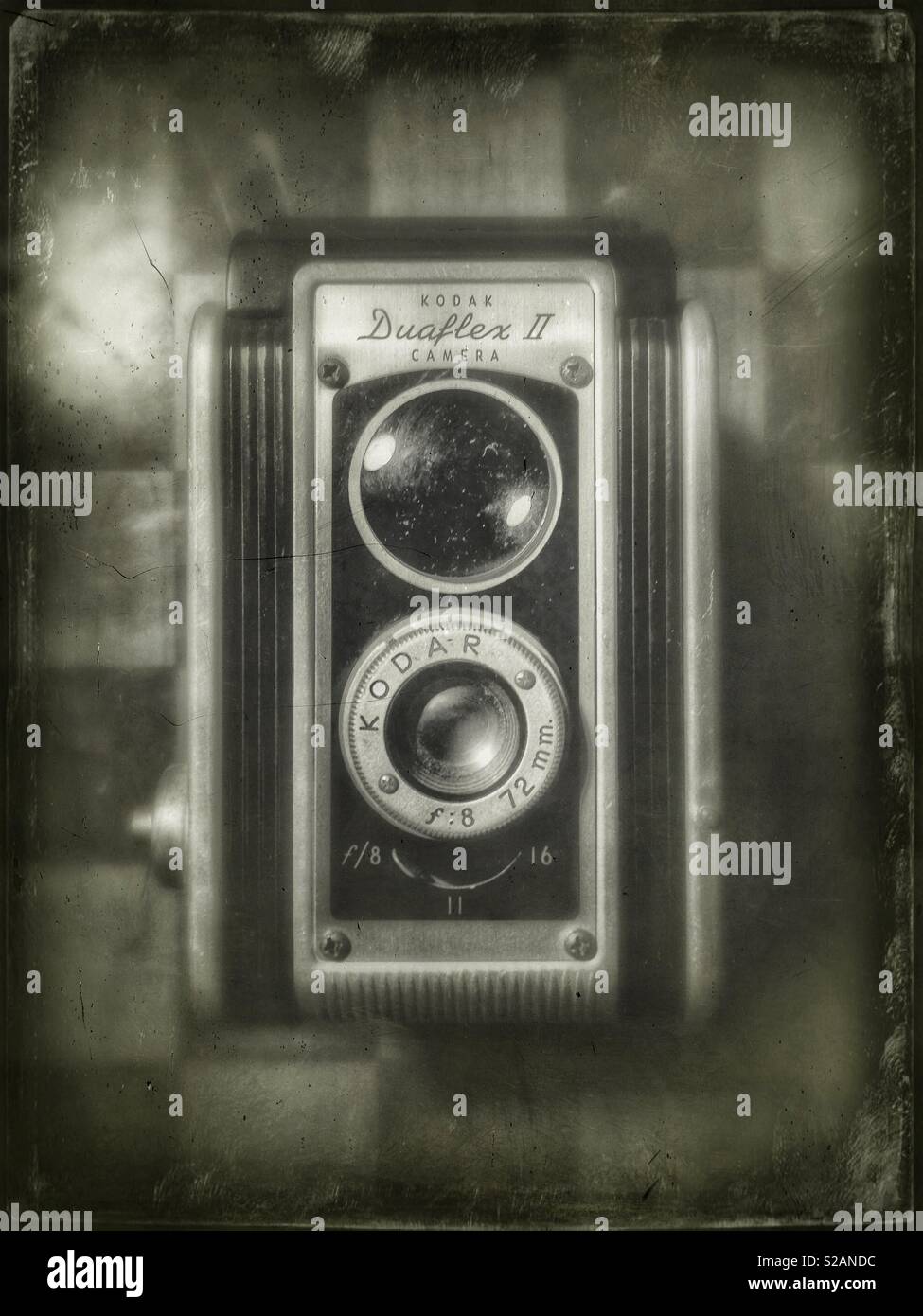 Image en noir et blanc d'un appareil photo Kodak Duaflex II vintage Banque D'Images