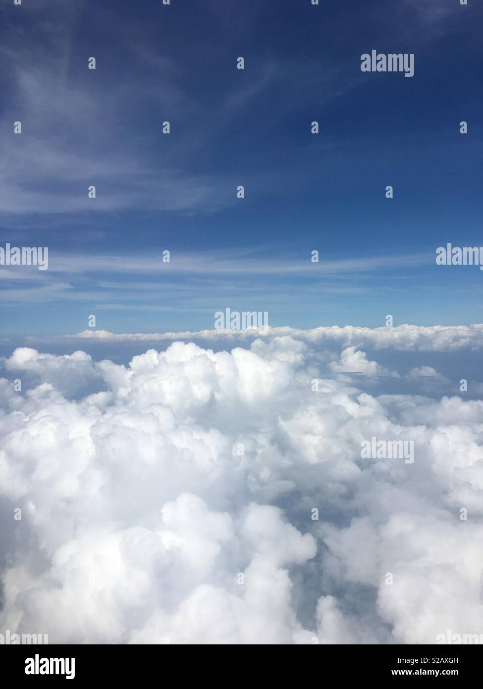 Les nuages au-dessus des nuages - Image de stock capturée avec un smartphone