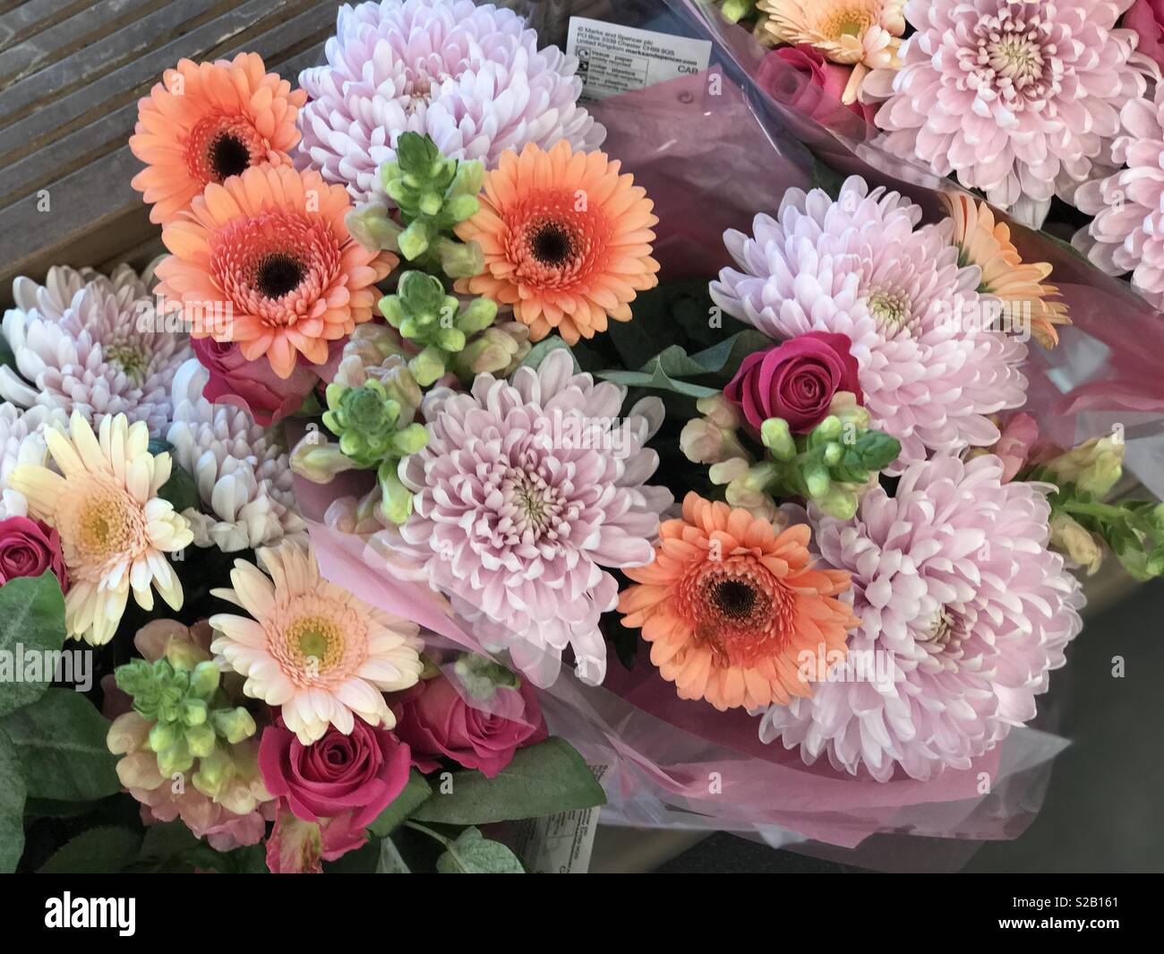 Un bouquet de fleurs coupées Banque D'Images