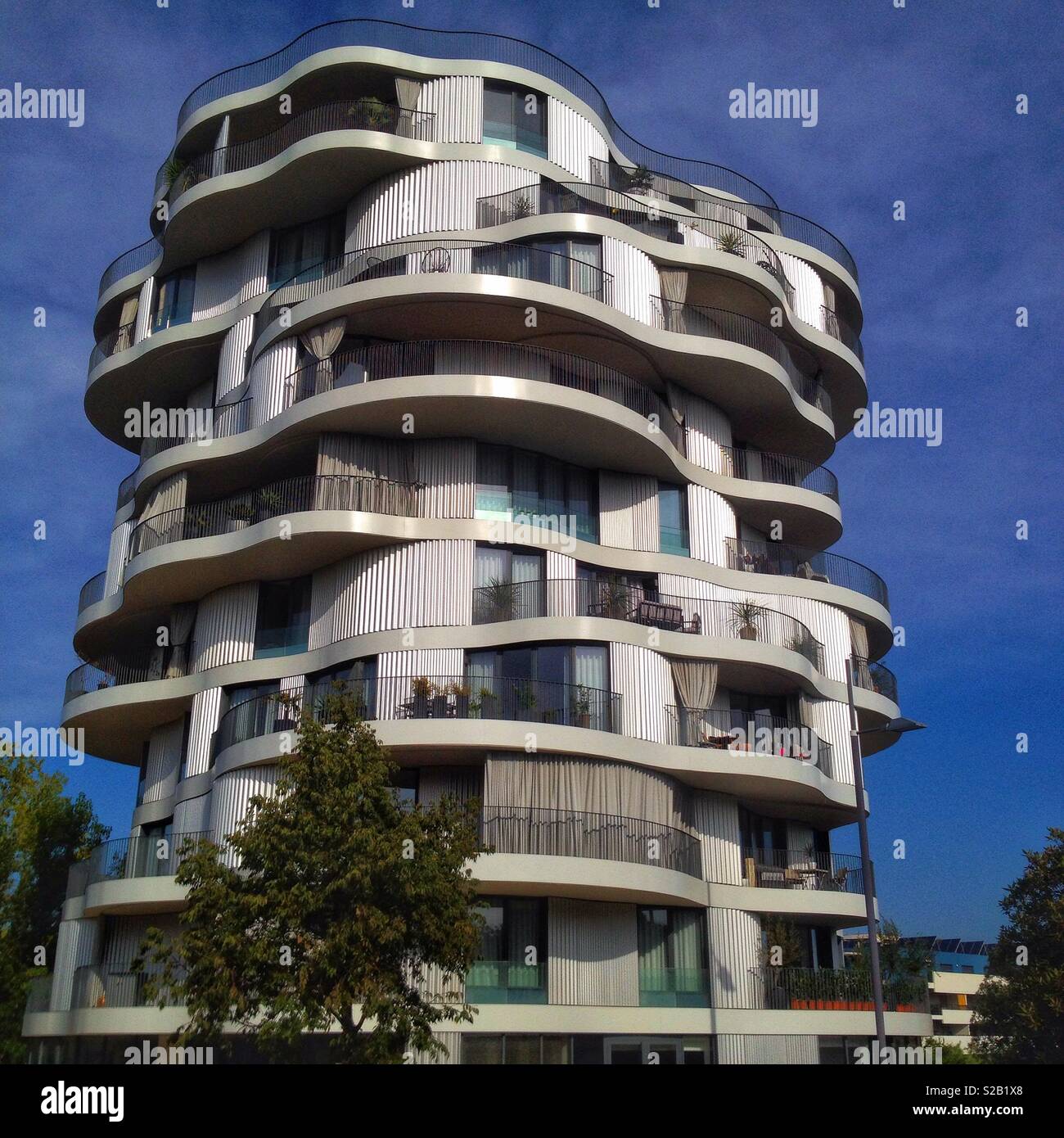 Folie divine, un bâtiment moderne situé dans le quartier Lironde, Montpellier France Banque D'Images