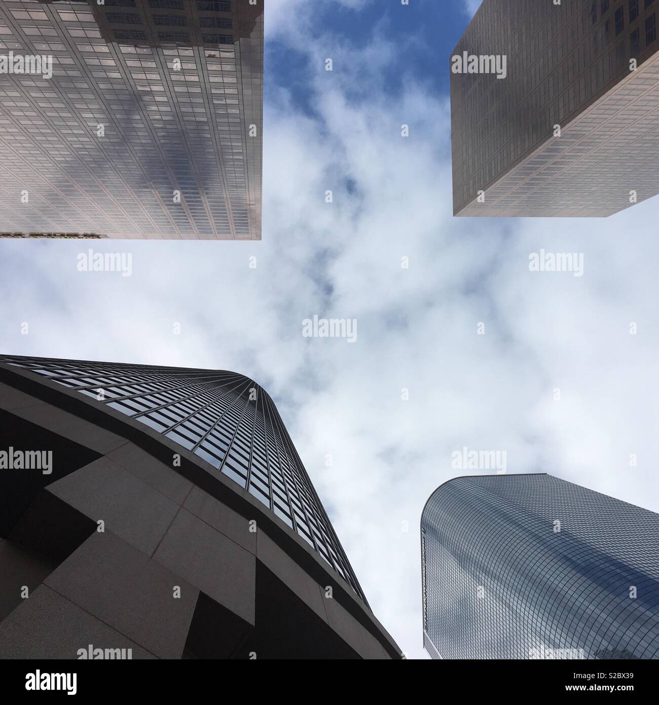 Gratte-ciel dans le centre-ville de Los Angeles - Image de stock capturée avec un smartphone