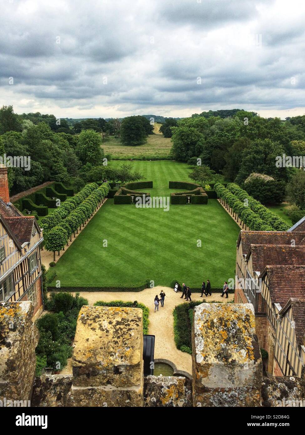 Manoir historique donnant sur jardins et la campagne Banque D'Images