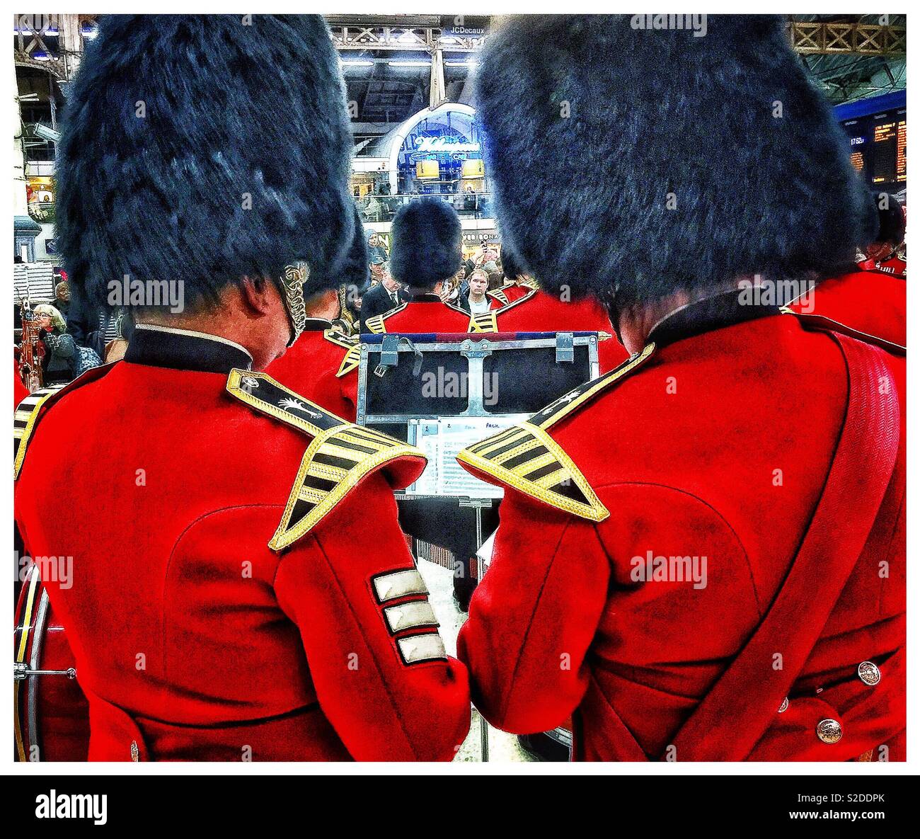 Coldstream Lottering Coldstream guards uniform Banque de photographies et d’images à haute ...