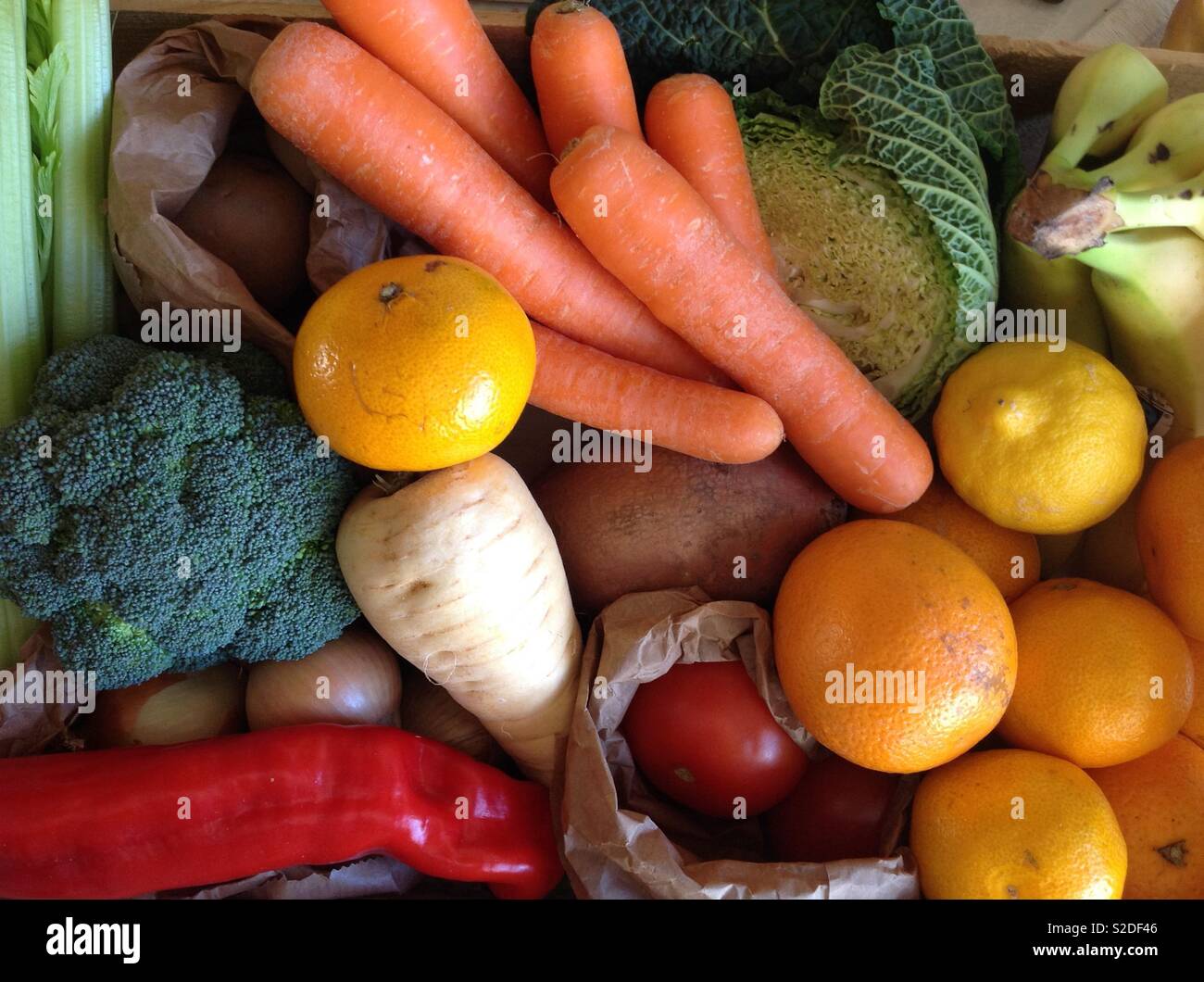 Boîte de fruits et légumes pour deux Banque D'Images