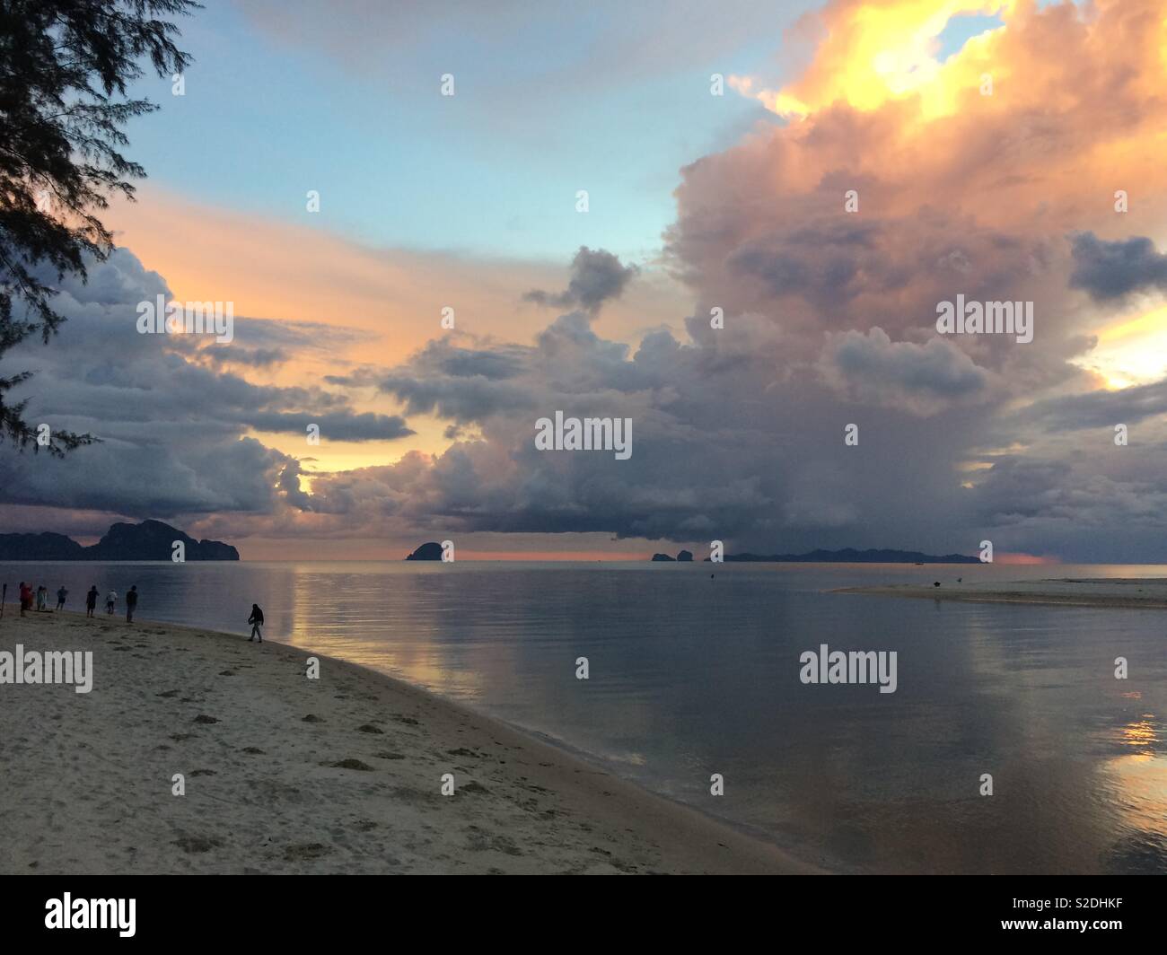 Coucher de soleil à la plage de Thaïlande Banque D'Images