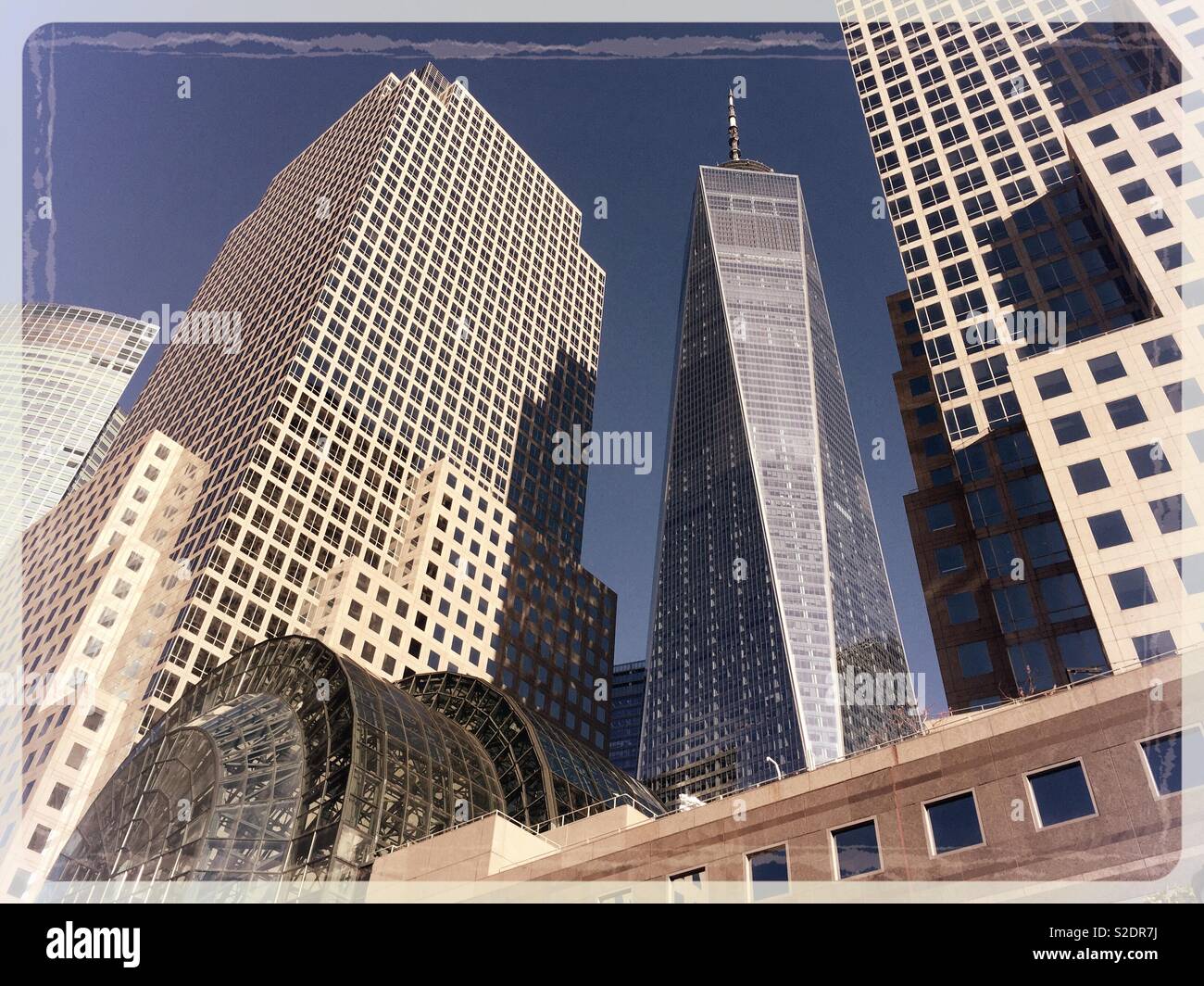 Une organisation mondiale du commerce comme gratte-ciel scène de Brookfield Place, du quartier financier, NYC, USA - Image de stock capturée avec un smartphone