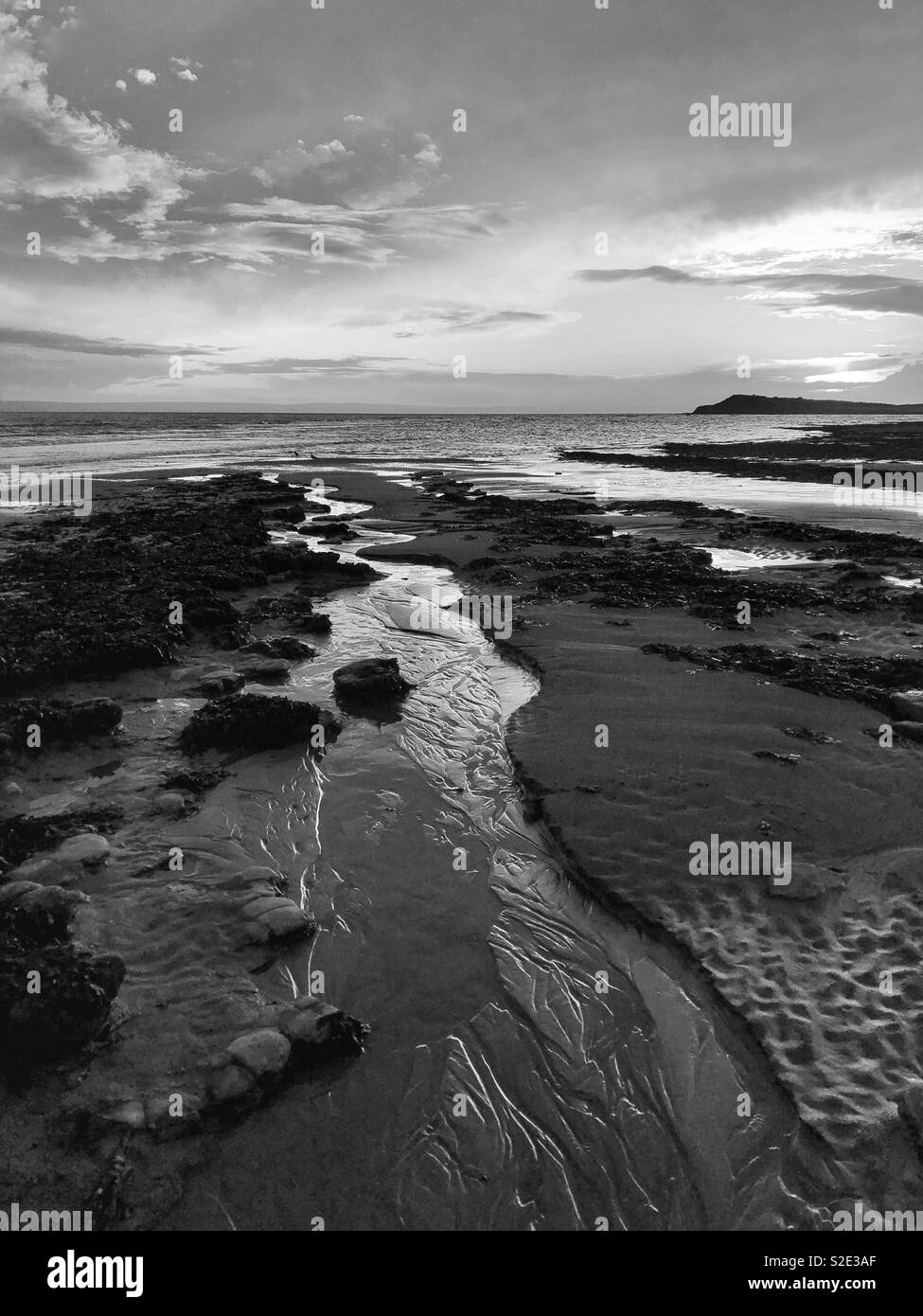 Crépuscule sur St Mary's Bay et à l'île vers Sully, Nouvelle-Galles du Sud, novembre. Banque D'Images