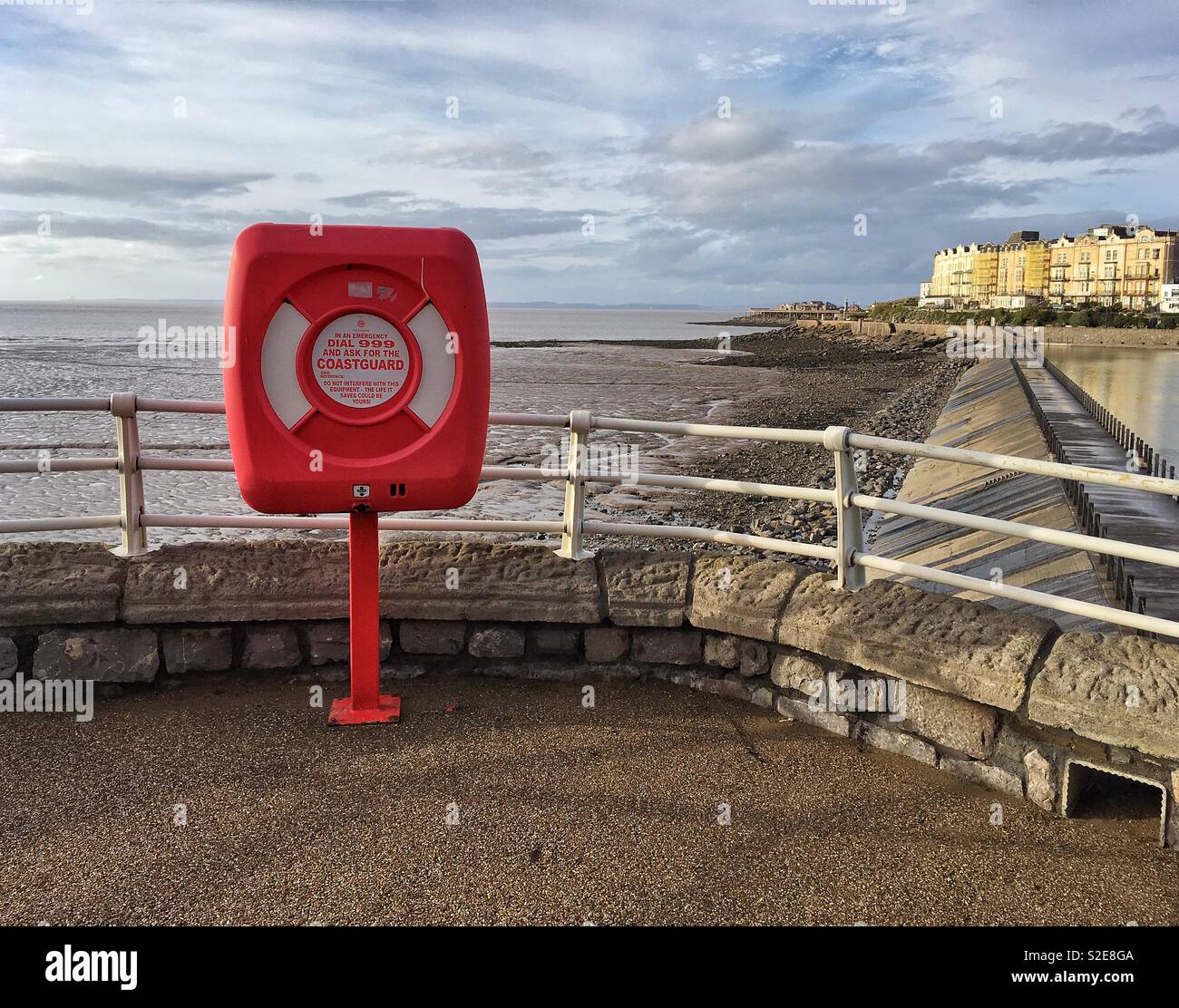Une bouée sur le front de mer dans la région de Weston-super-Mare, UK Banque D'Images
