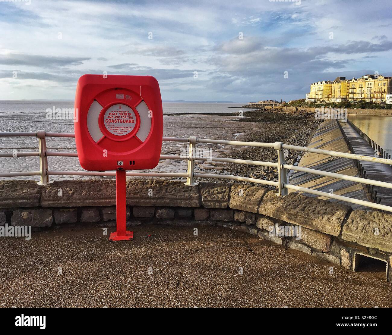 Une bouée sur le front de mer dans la région de Weston-super-Mare, UK Banque D'Images
