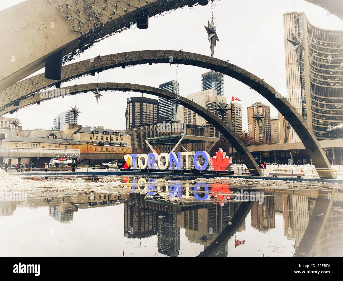Nathan Phillips Square de Toronto, Canada. - Image de stock capturée avec un smartphone
