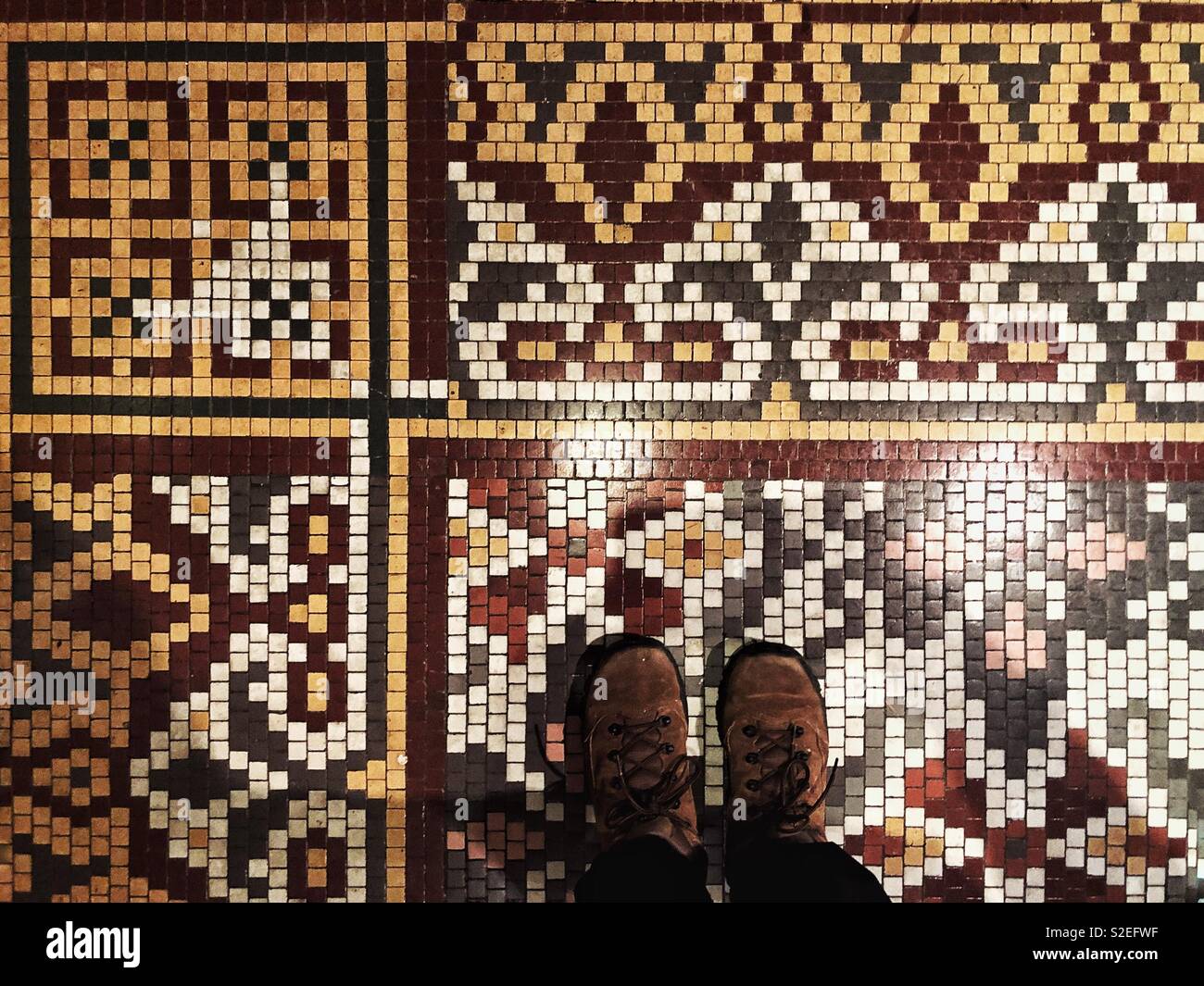 Plancher de carreaux de mosaïque à Rosario mansion on Orcas Island - Image de stock capturée avec un smartphone