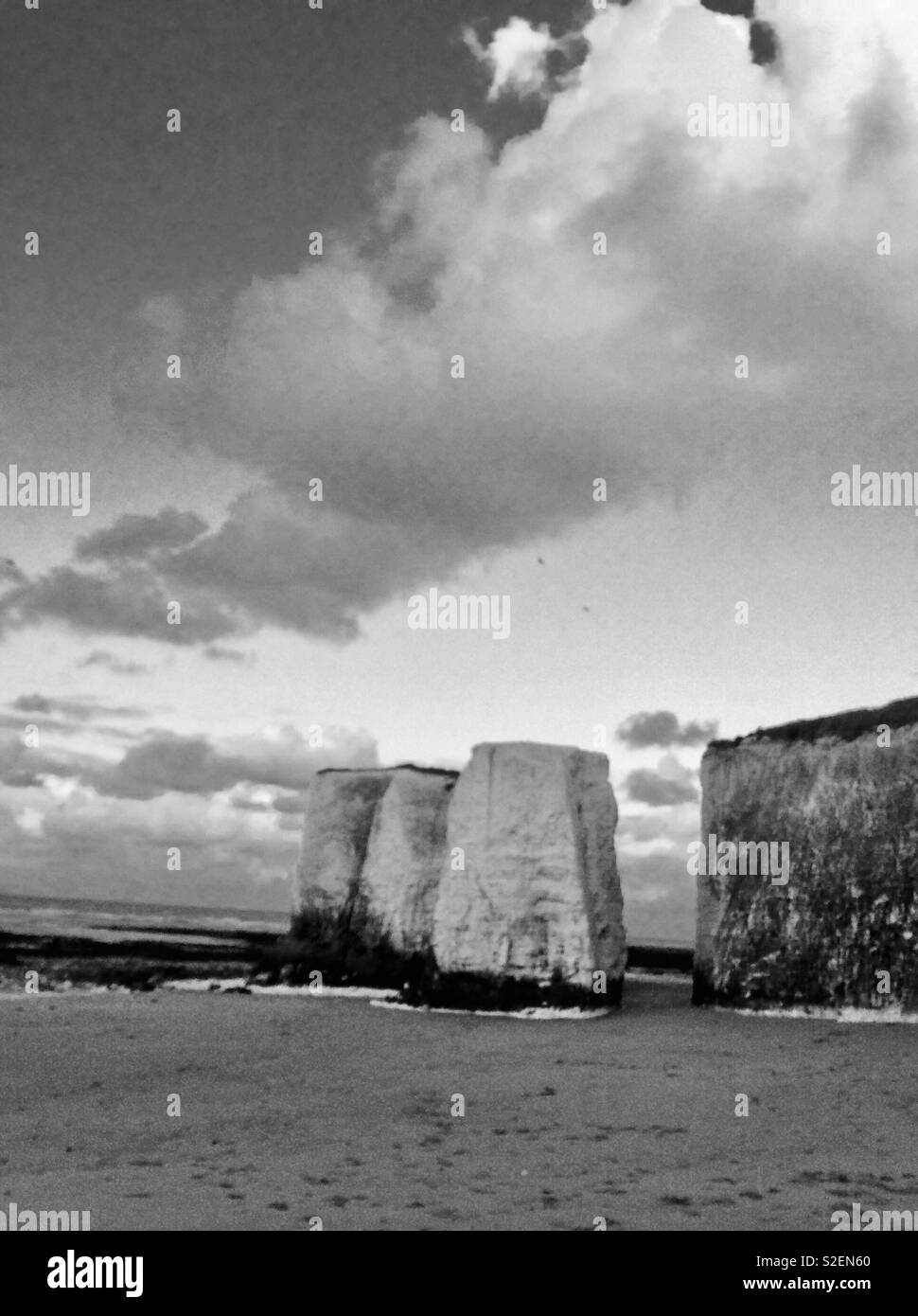 Falaises de craie à Botany Bay, Kent en noir et blanc Banque D'Images