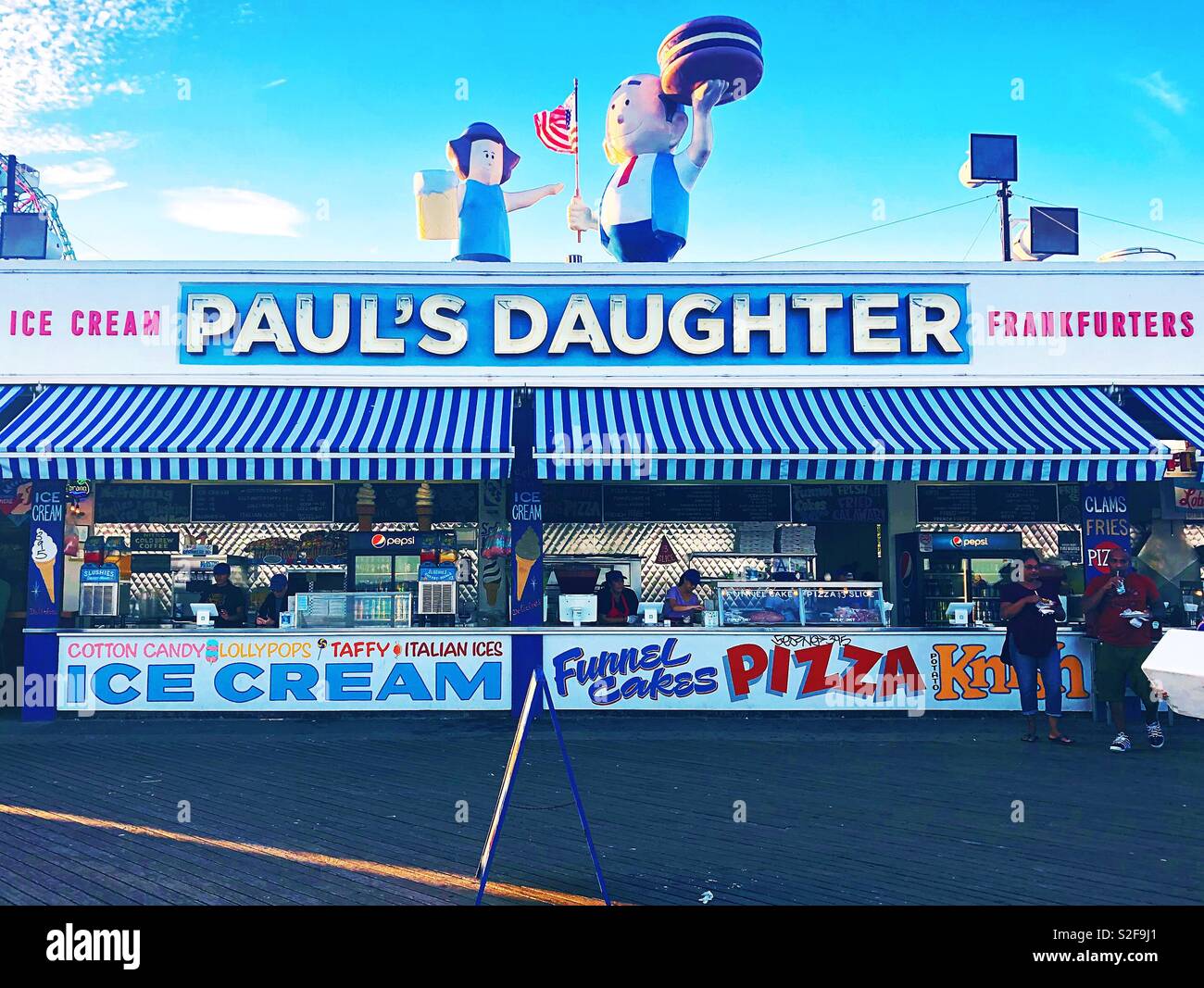 Snack-bar de la promenade, la fille de Paul, Coney Island, New York Banque D'Images