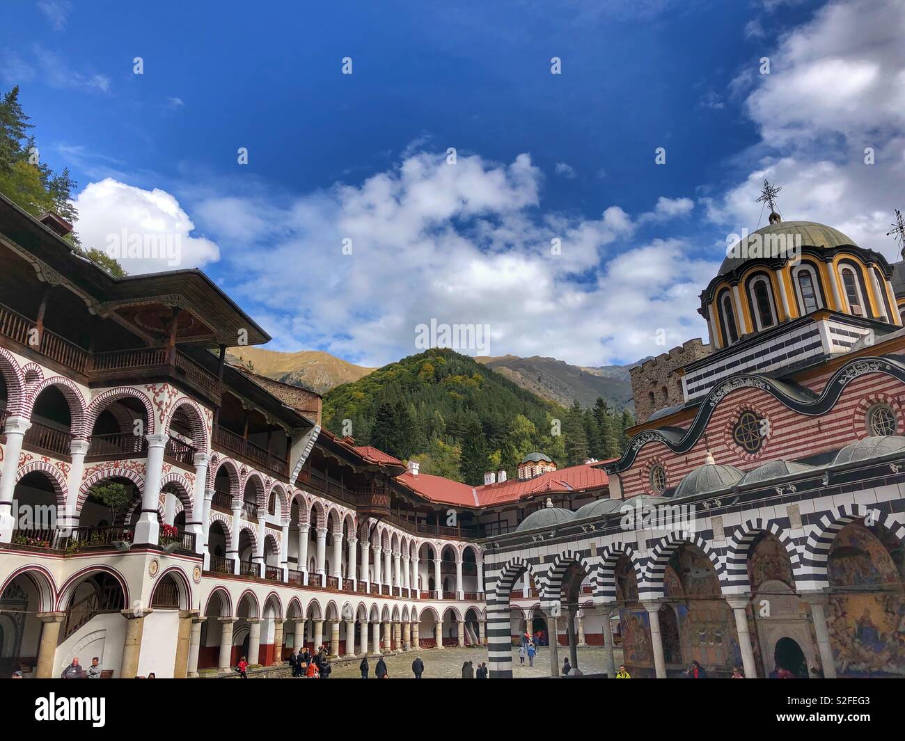 Monastère de Rila en Bulgarie, site du patrimoine mondial de l'UNESCO. - Image de stock capturée avec un smartphone