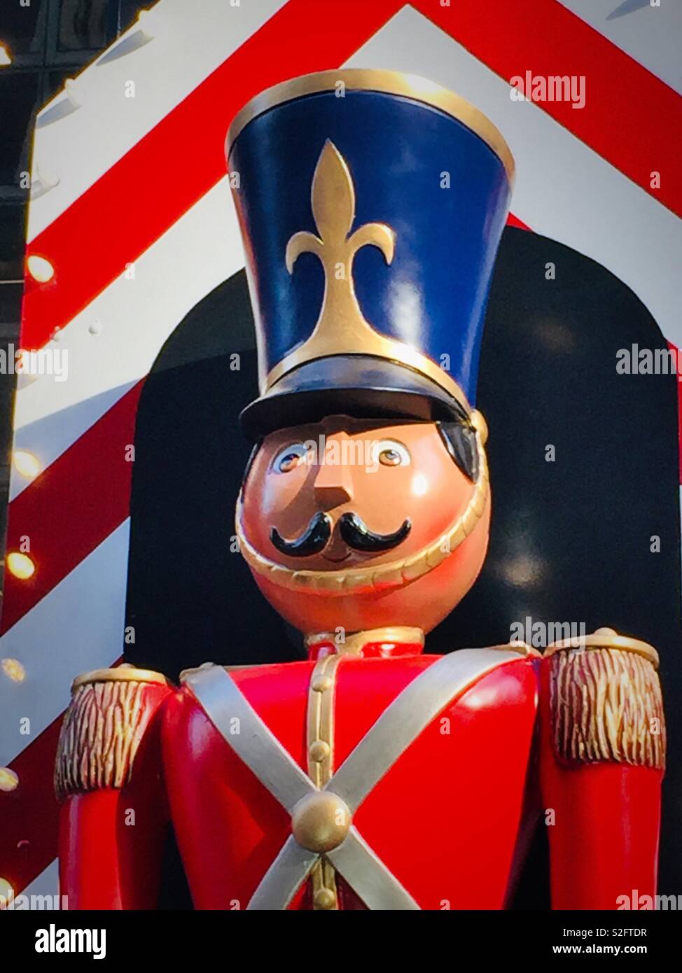 Toy Soldier Afficher pendant la saison de vacances de Noël, United States - Image de stock capturée avec un smartphone