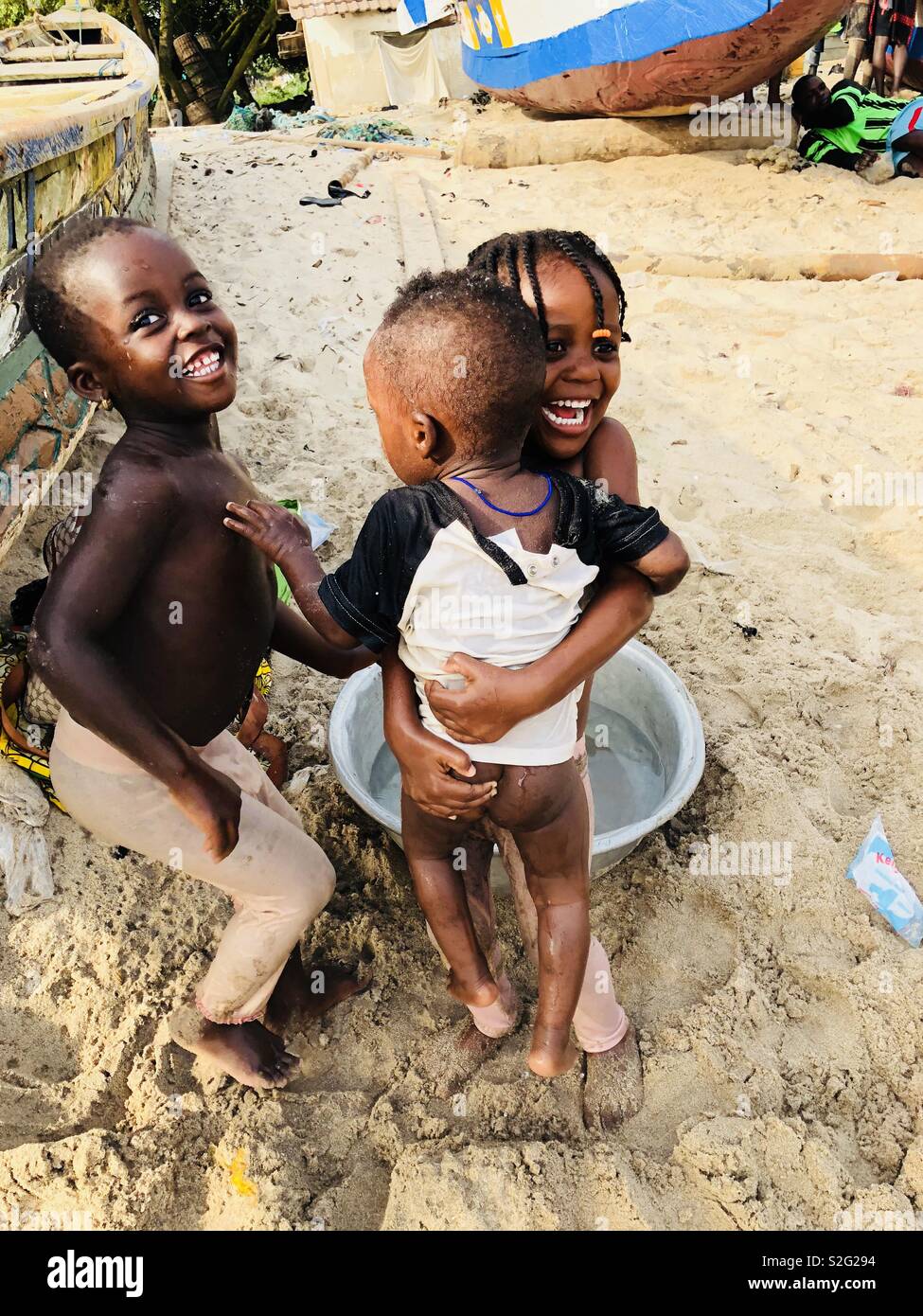 Le Ghana, un pays sur l'Afrique de l'Ouest le golfe de Guinée, est connue pour la diversité de la faune, anciens forts et de plages isolées, comme à Busua. Les villes côtières de Cape Coast et Elmina contiennent des posubans (sanctuaires indigènes). Banque D'Images