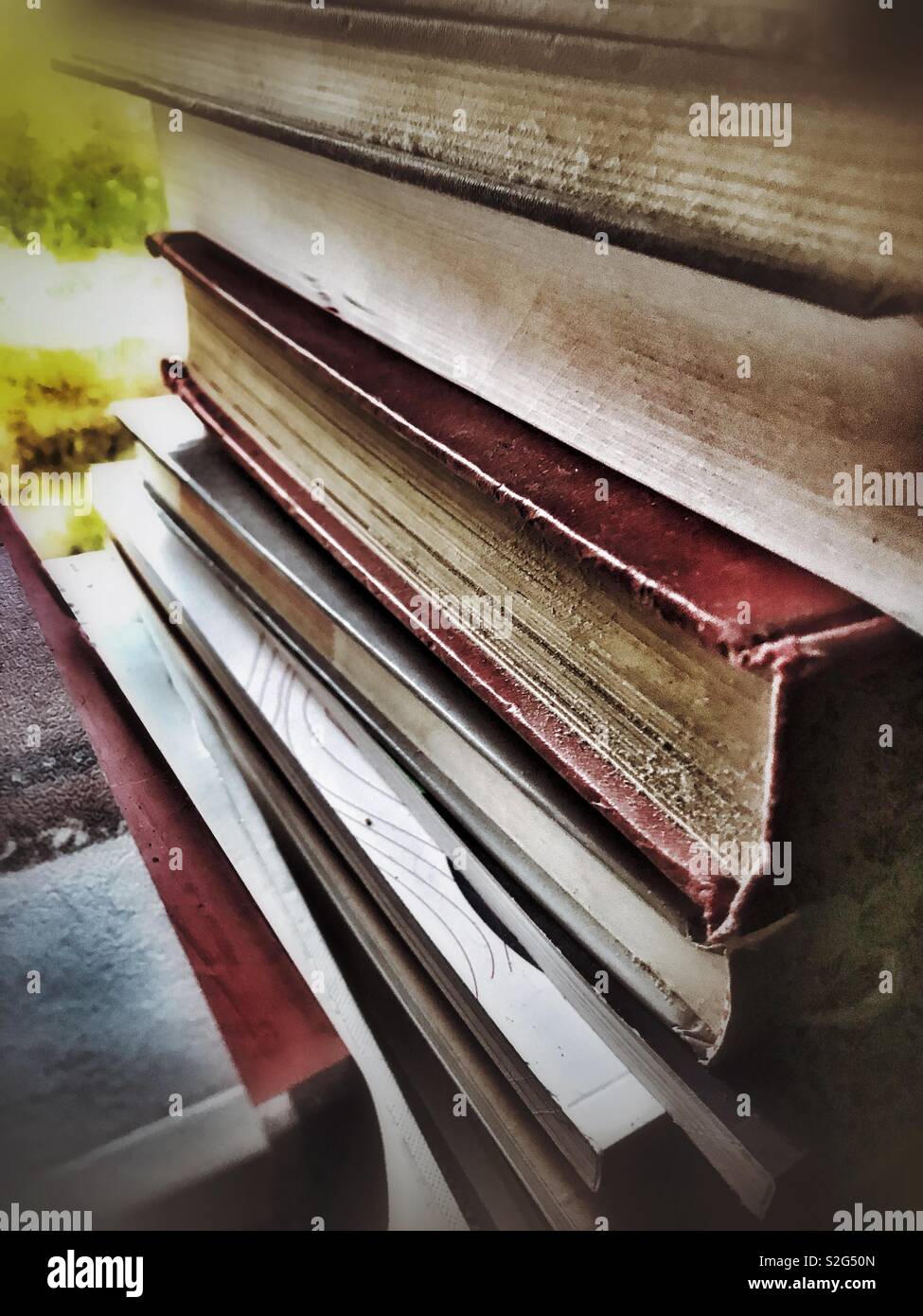 Un Ensemble De Livres Empiles Photo Stock Alamy Un Ensemble De Livres Empiles Photo Stock Alamy