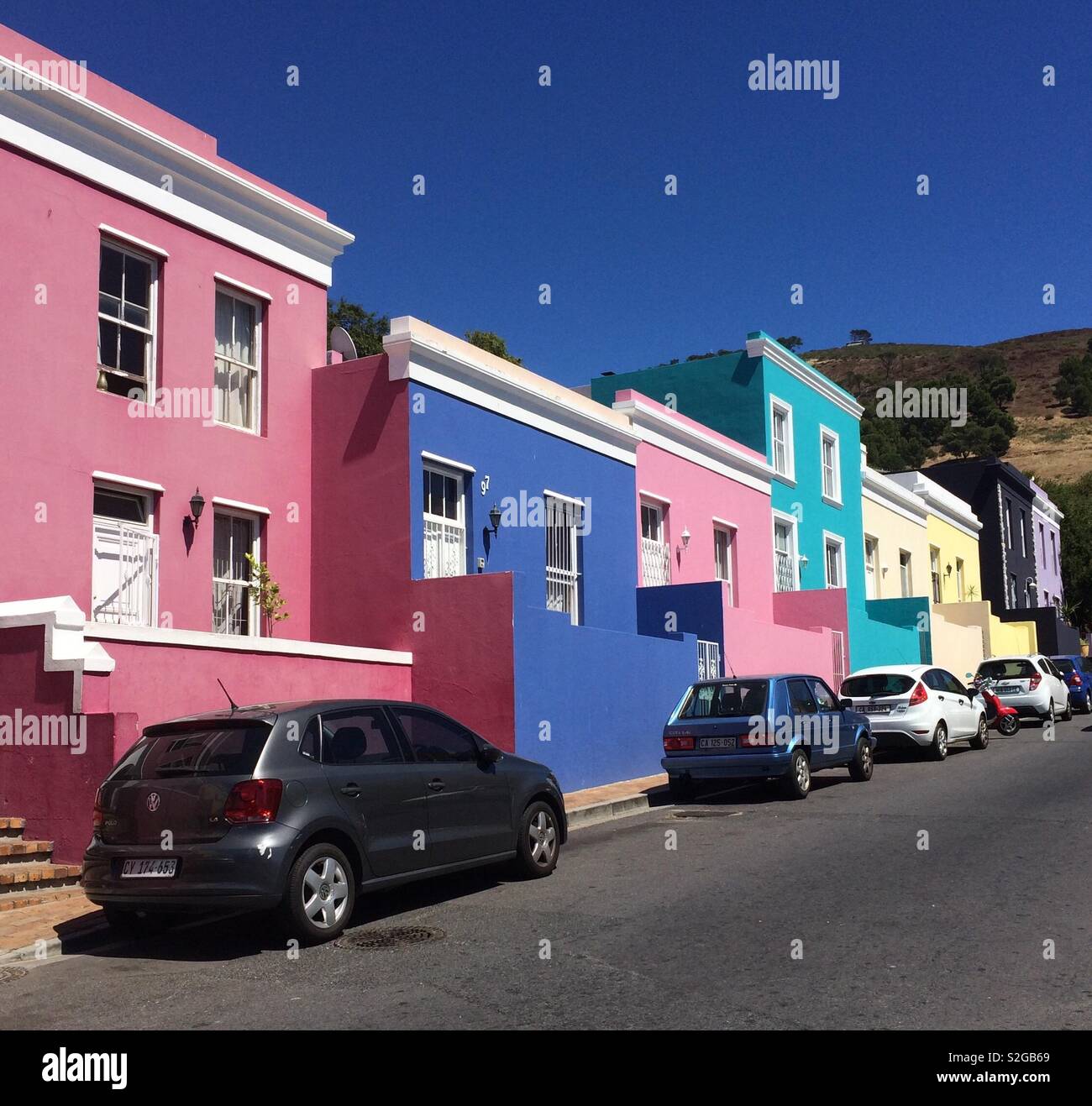 Maisons colorées dans le quartier Côte de Cape Town, Afrique du Sud Banque D'Images
