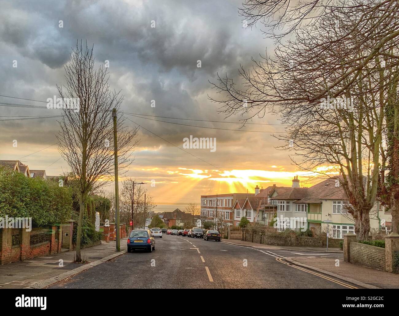 Crowstone Ave Westcliff on Sea - rayons de soleil du soir. Banque D'Images