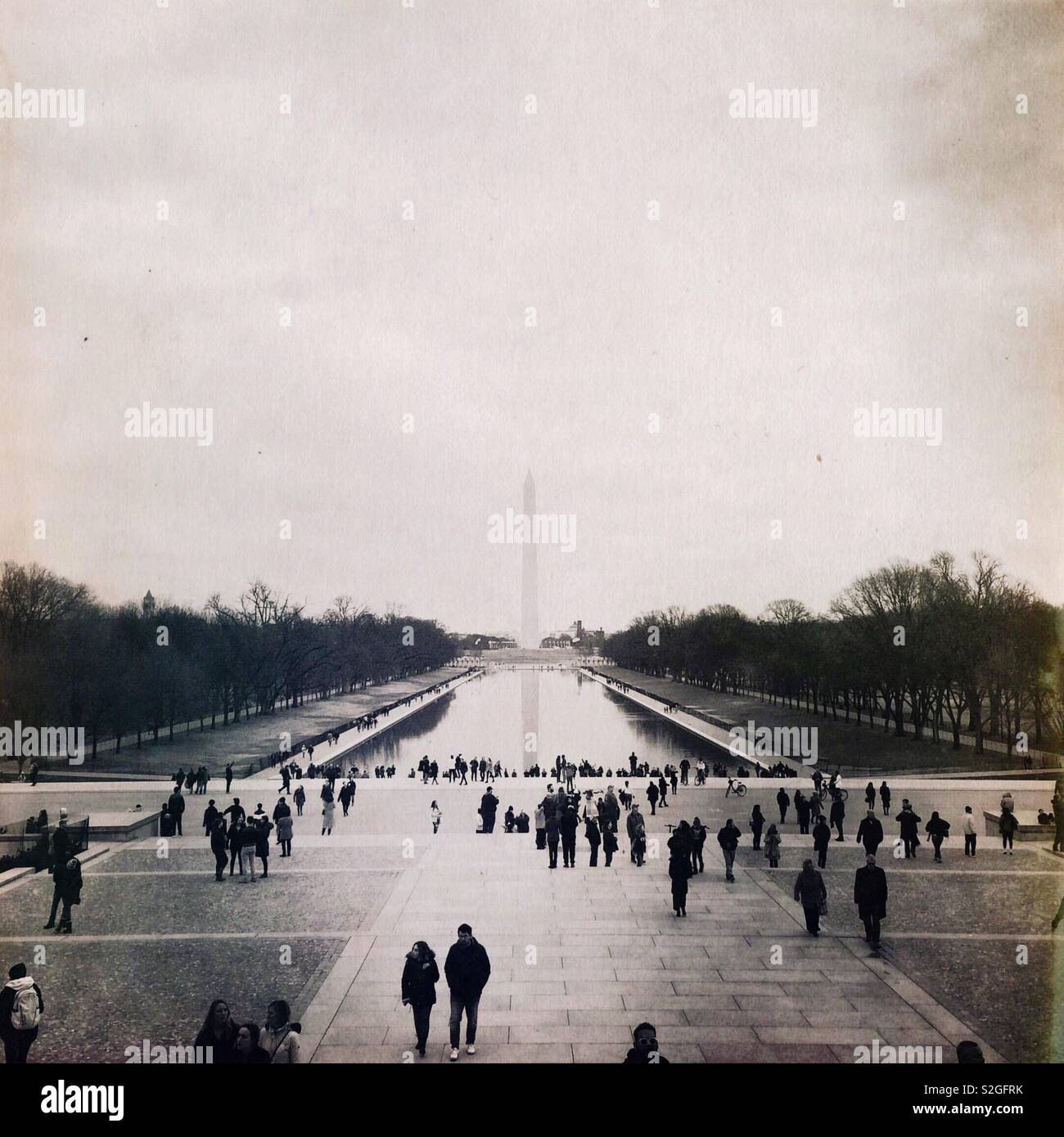 Une vue de Lincoln Memorial et Washington Monument piscine réflexion à Washington DC, USA. Banque D'Images