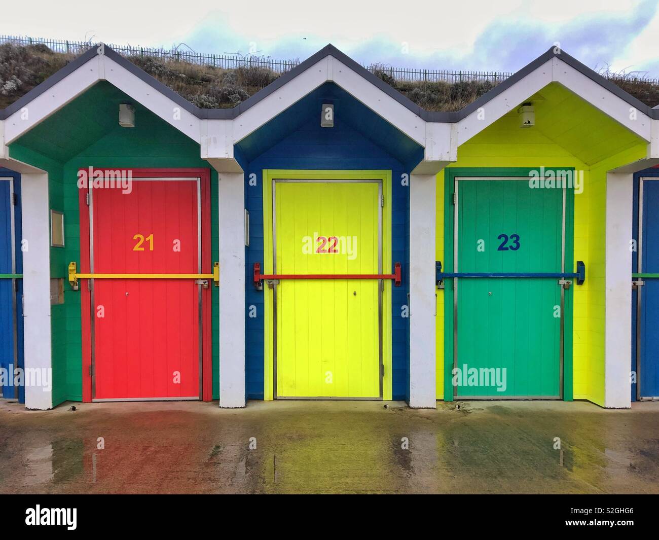 Cabines de plage du Barry Island, South Wales, janvier. Banque D'Images