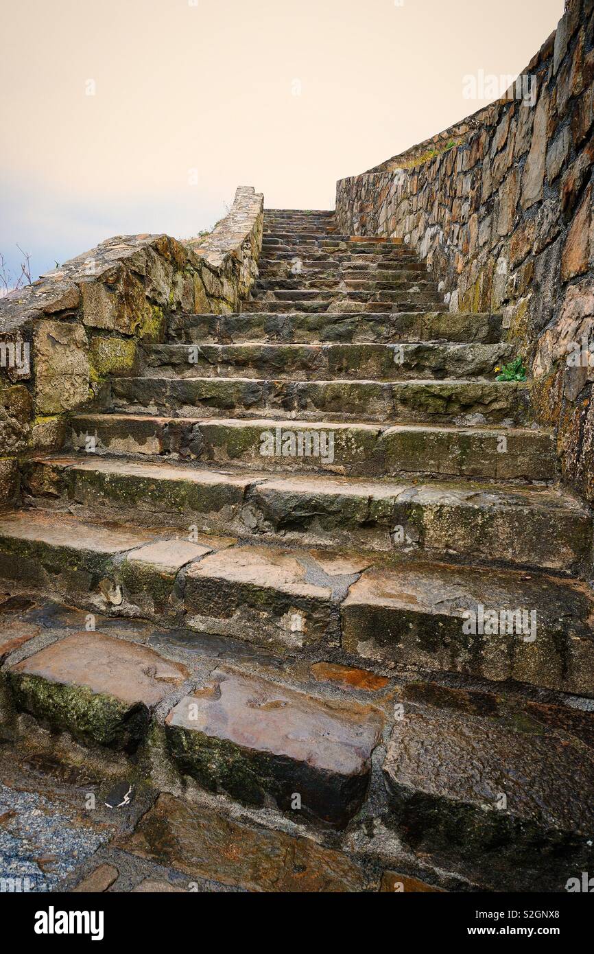 Ancien escalier dans la falaise Banque D'Images