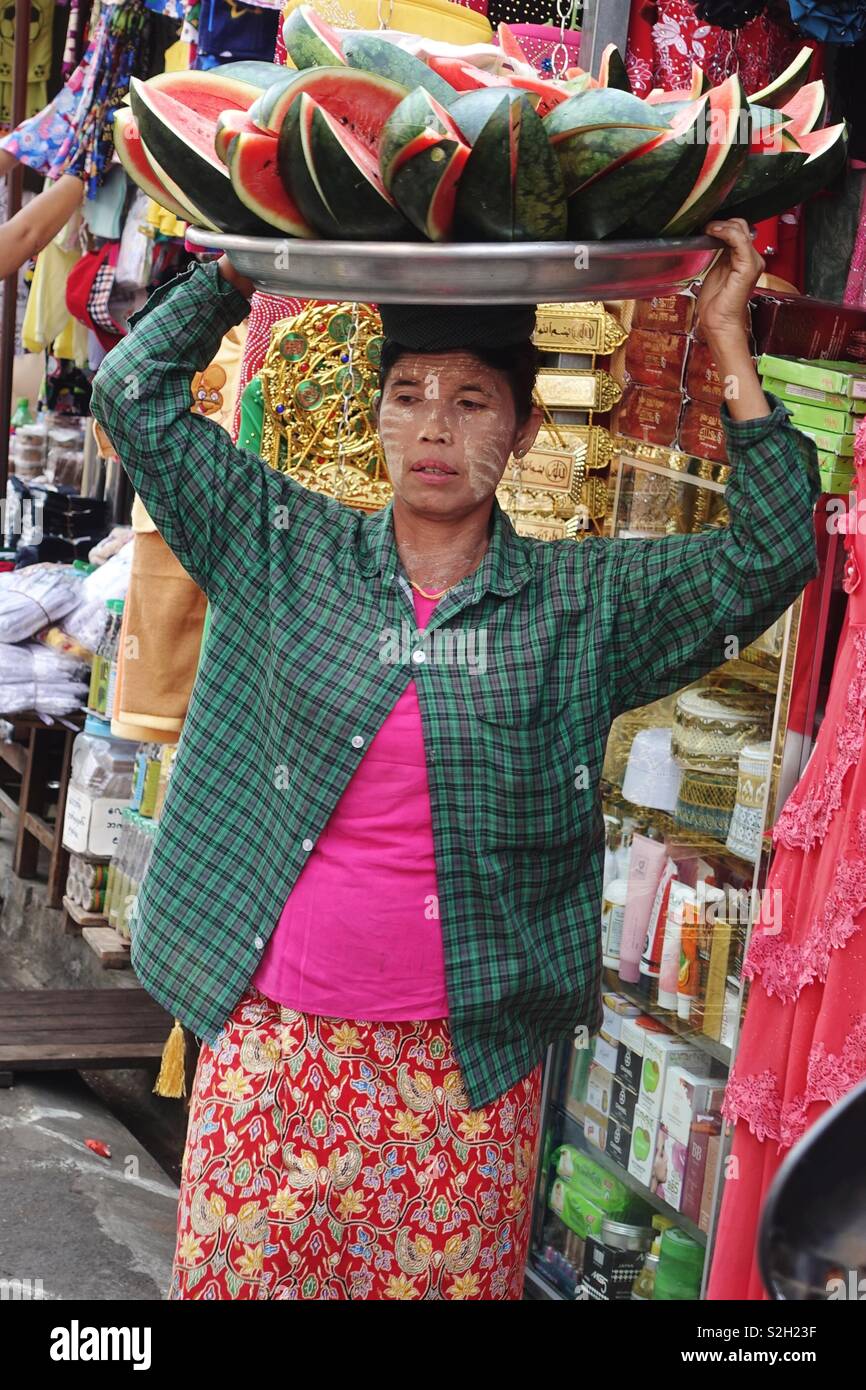 Vente contreplaqué pastèque birmane Banque D'Images